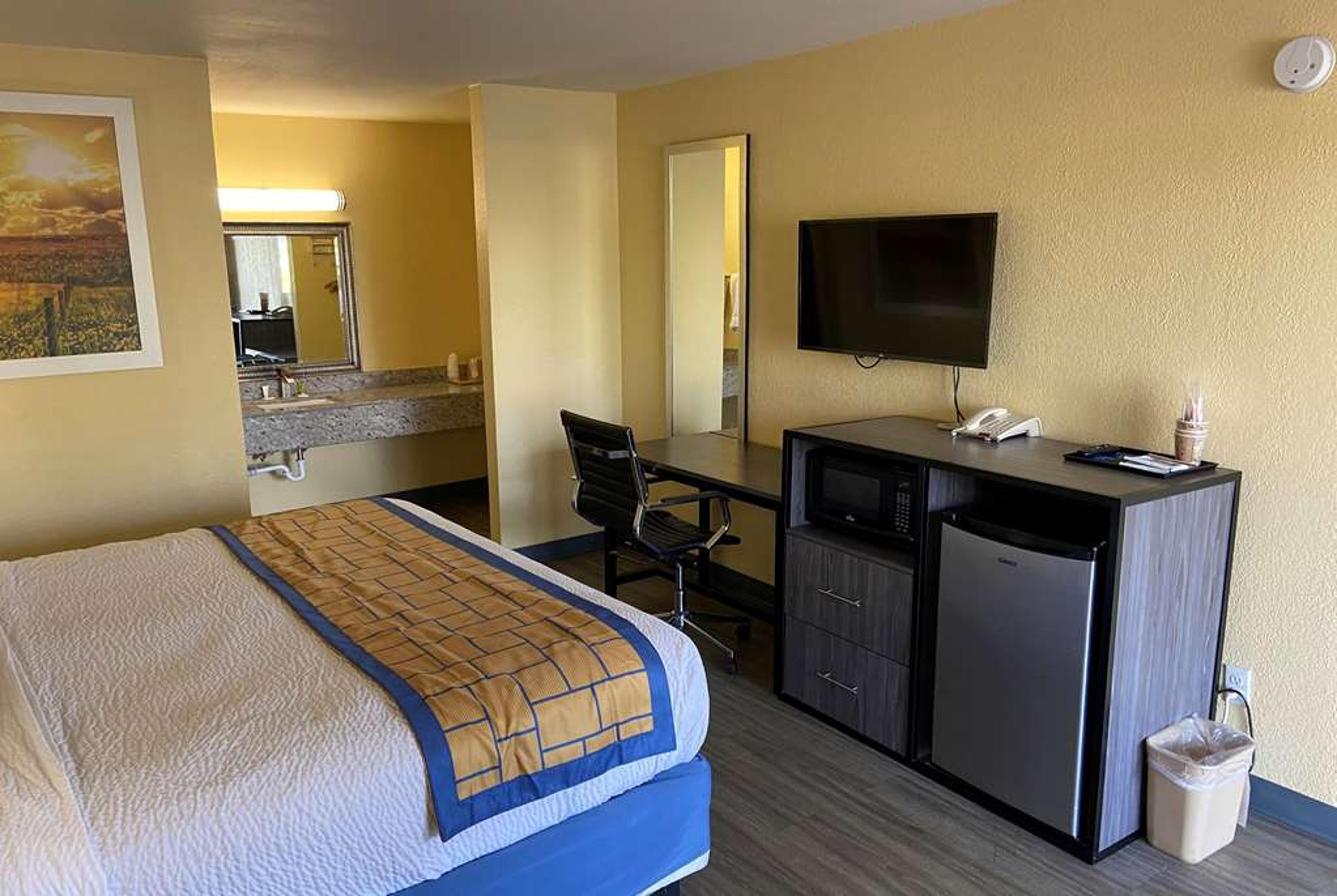 DAYS INN BY WYNDHAM, OKMULGEE