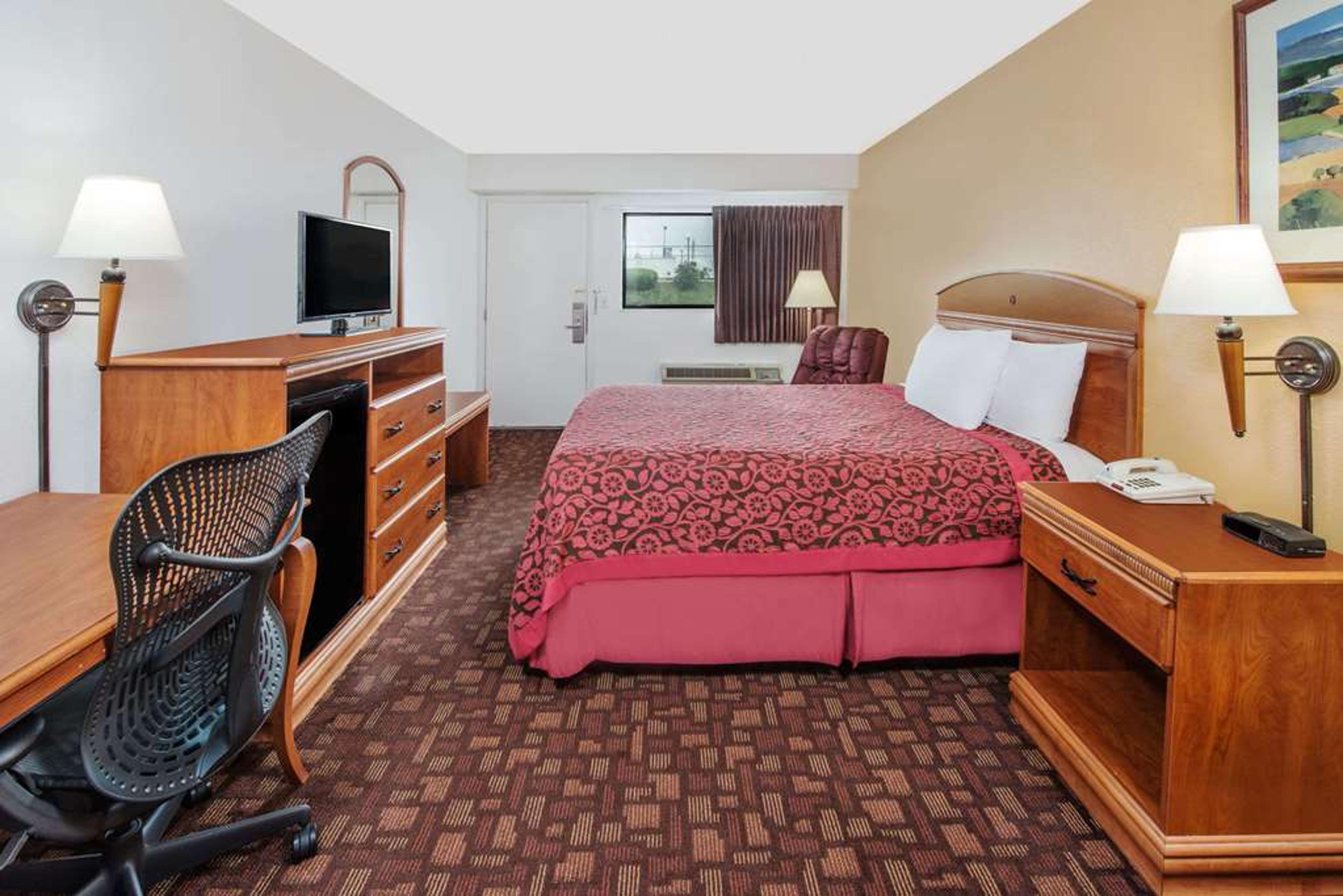 DAYS INN BY WYNDHAM, KINGDOM CITY