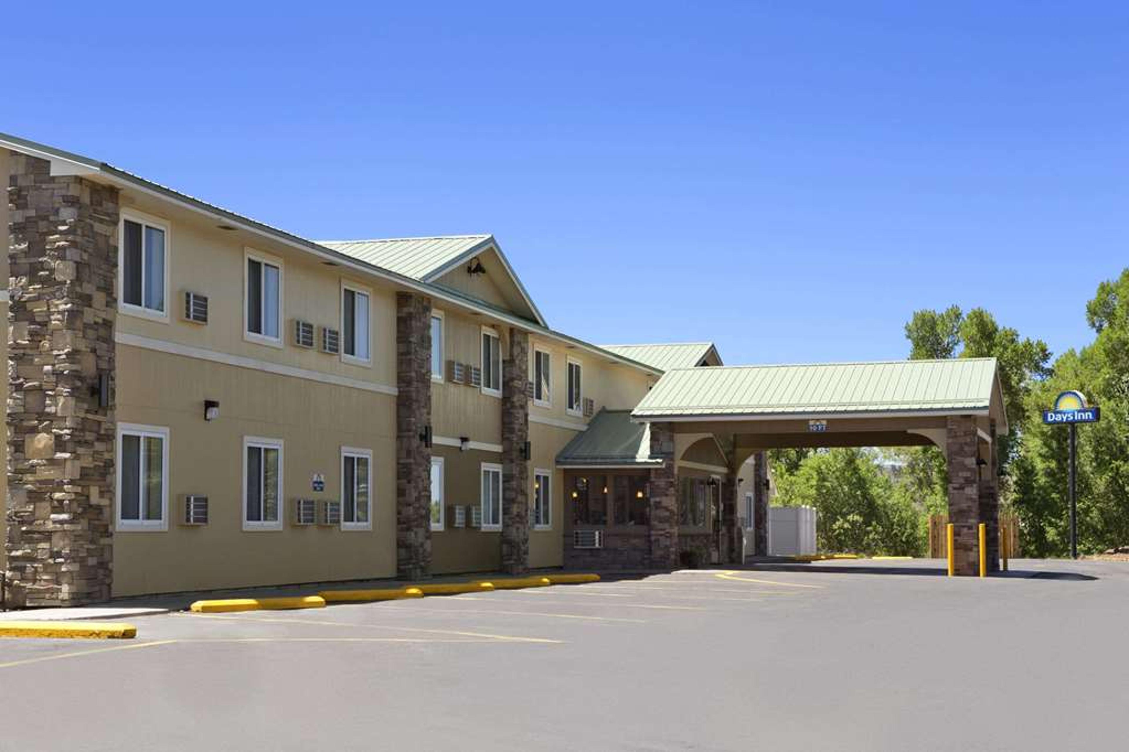DAYS INN & SUITES BY WYNDHAM, GUNNI