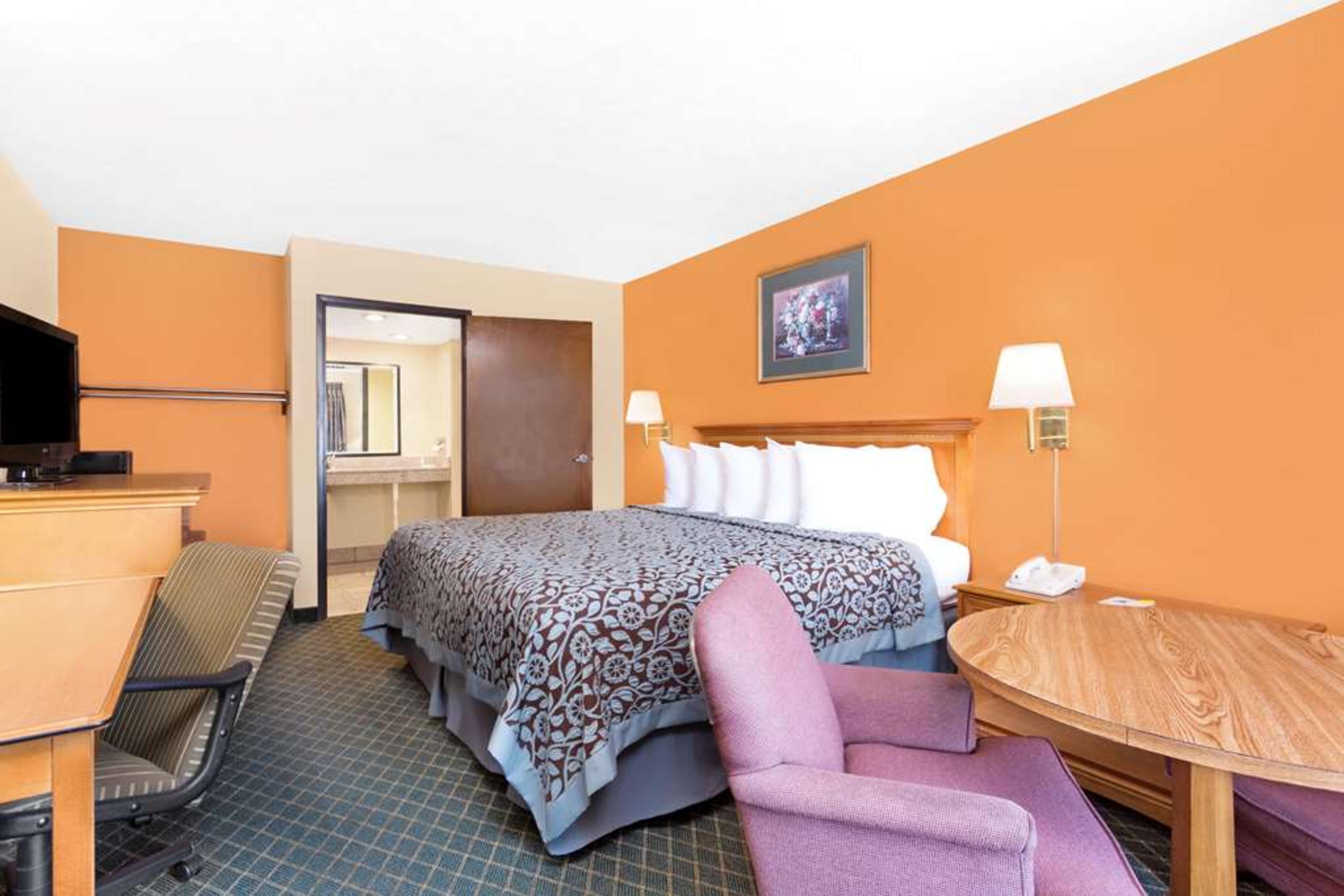 DAYS INN BY WYNDHAM AIKEN - INTERST
