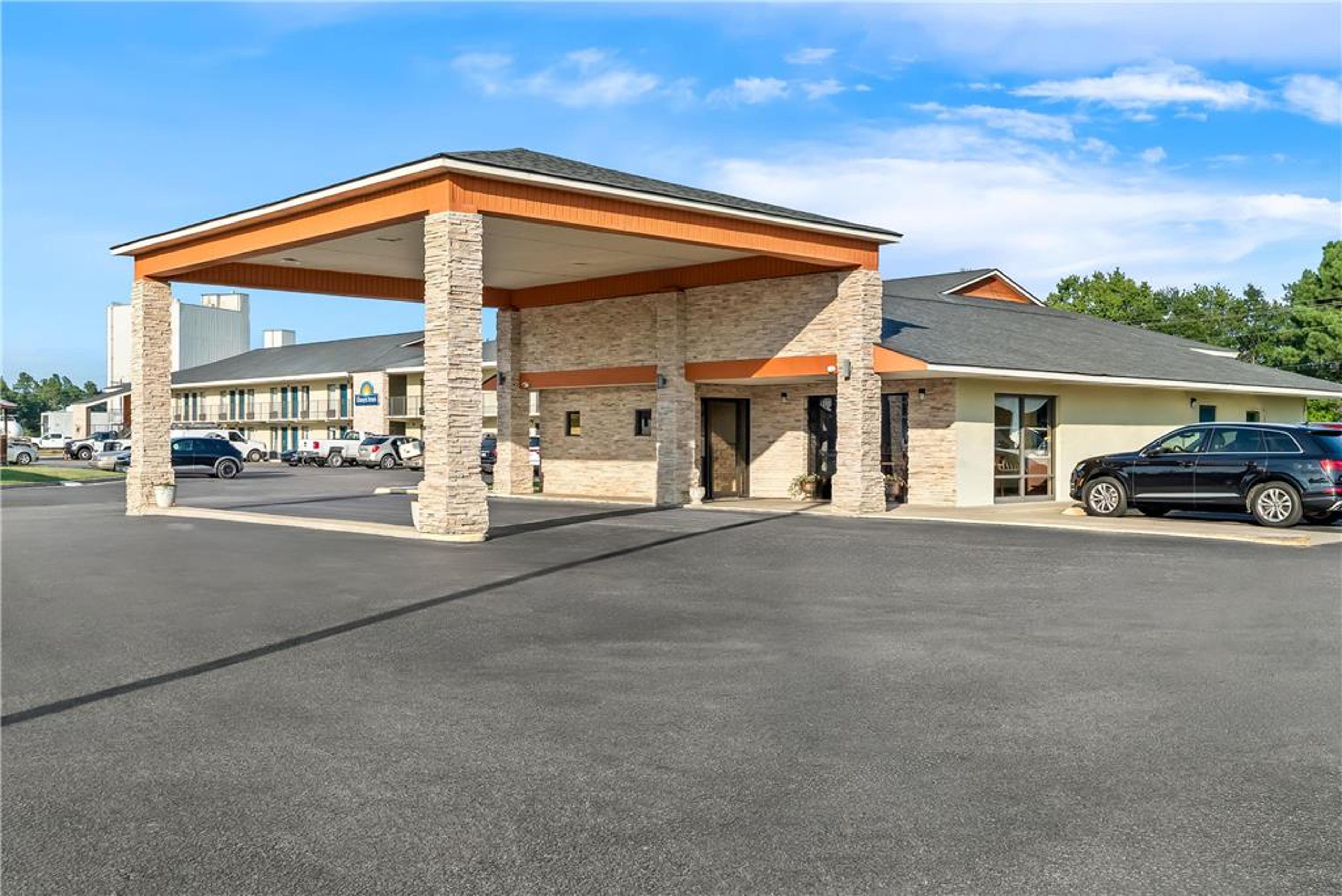 DAYS INN BY WYNDHAM AIKEN - INTERST