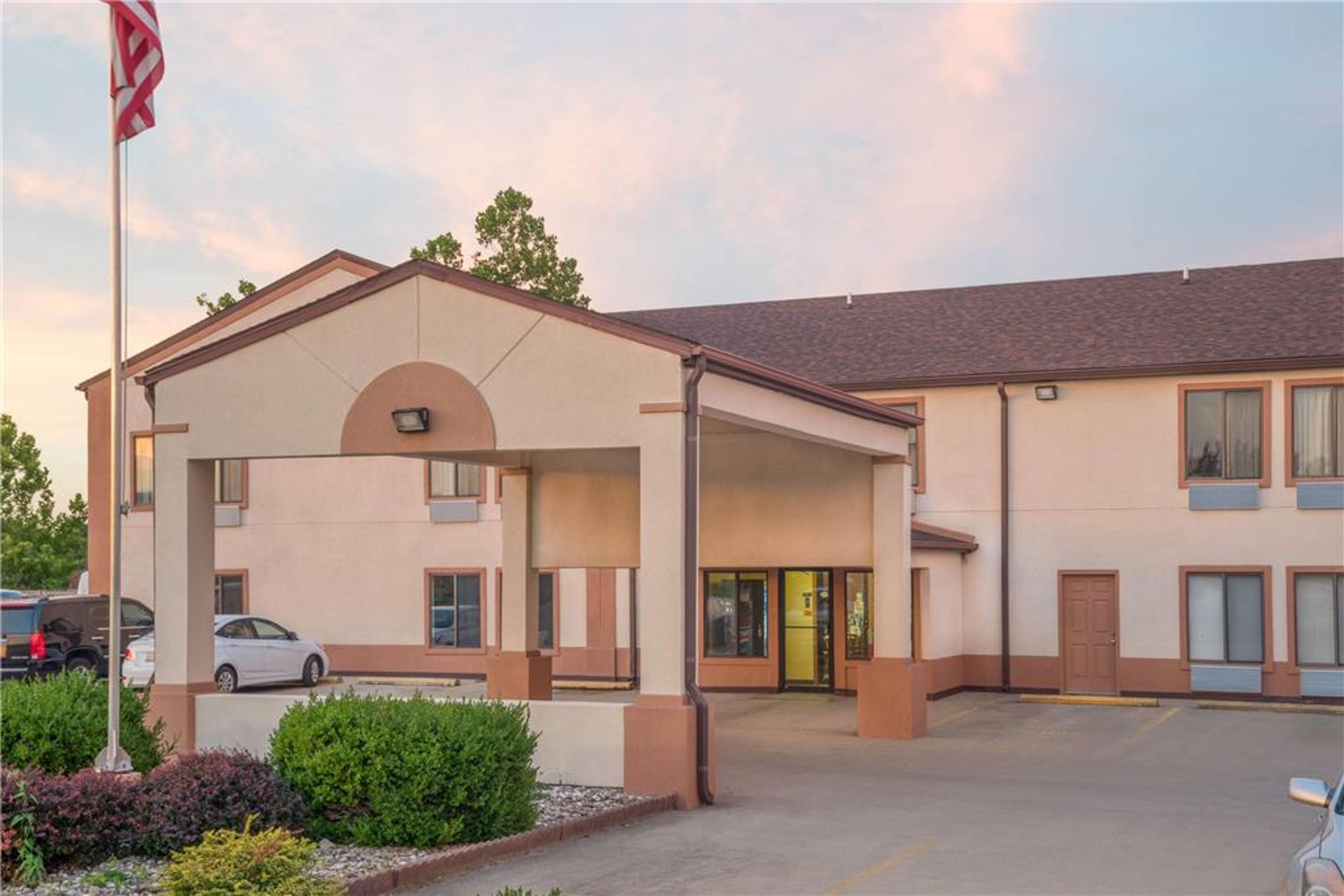 SUPER 8 BY WYNDHAM VINCENNES