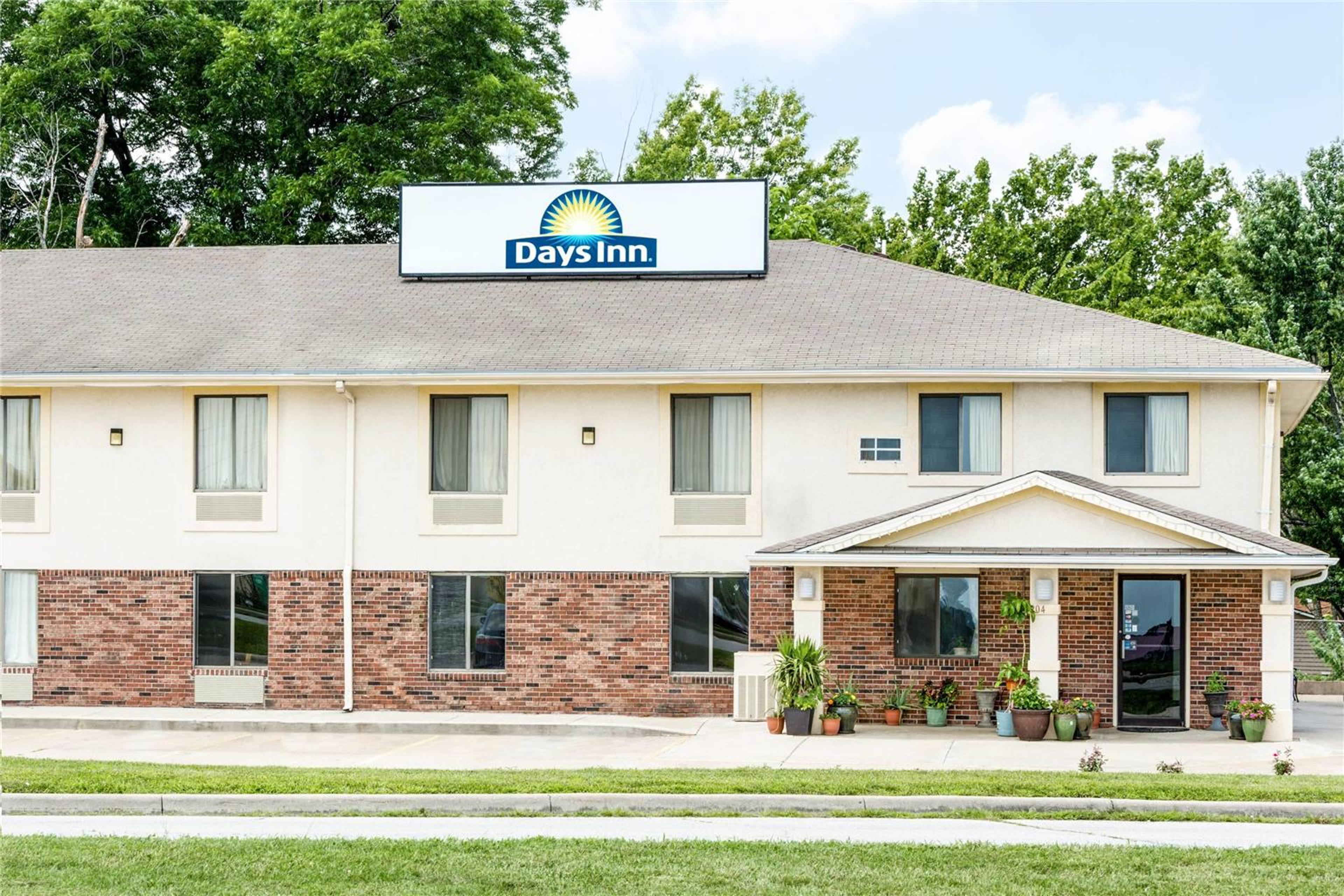 DAYS INN BY WYNDHAM, WARRENSBURG