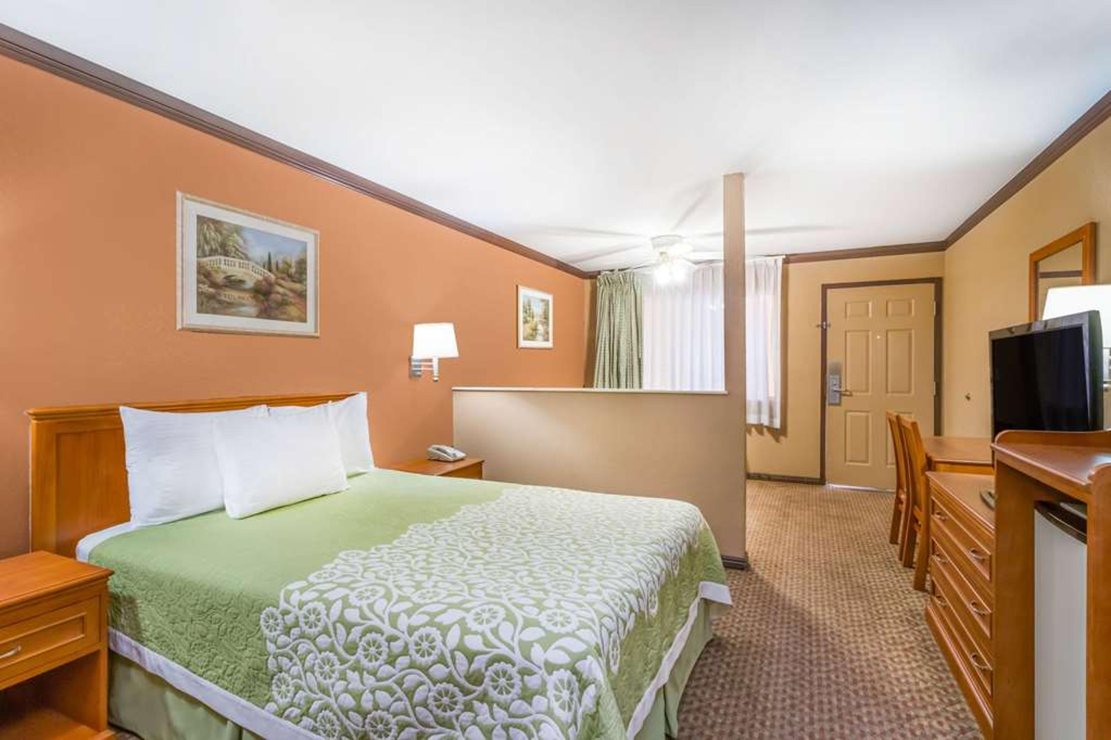 DAYS INN BY WYNDHAM BISHOP