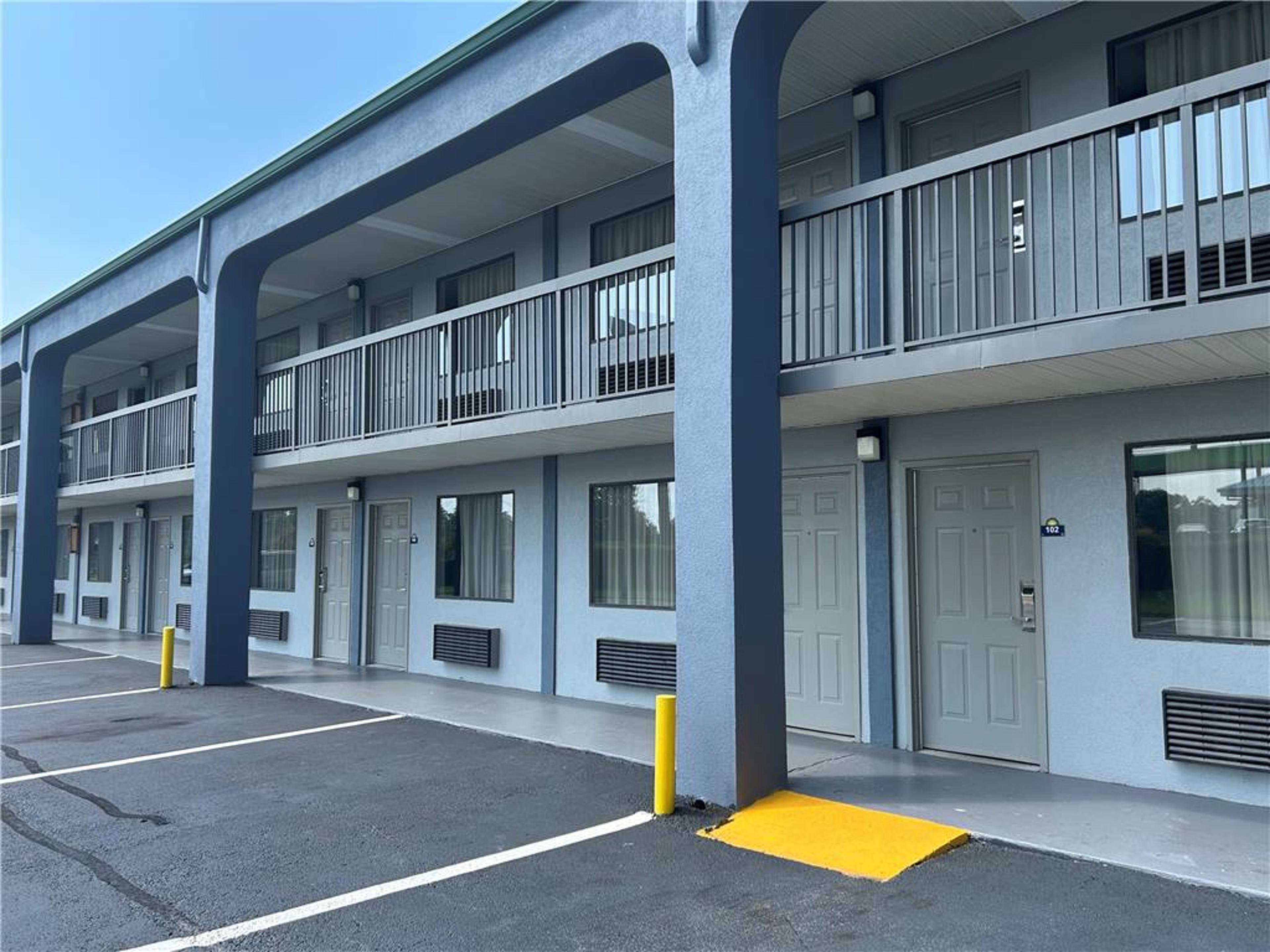 Days Inn by Wyndham Byron