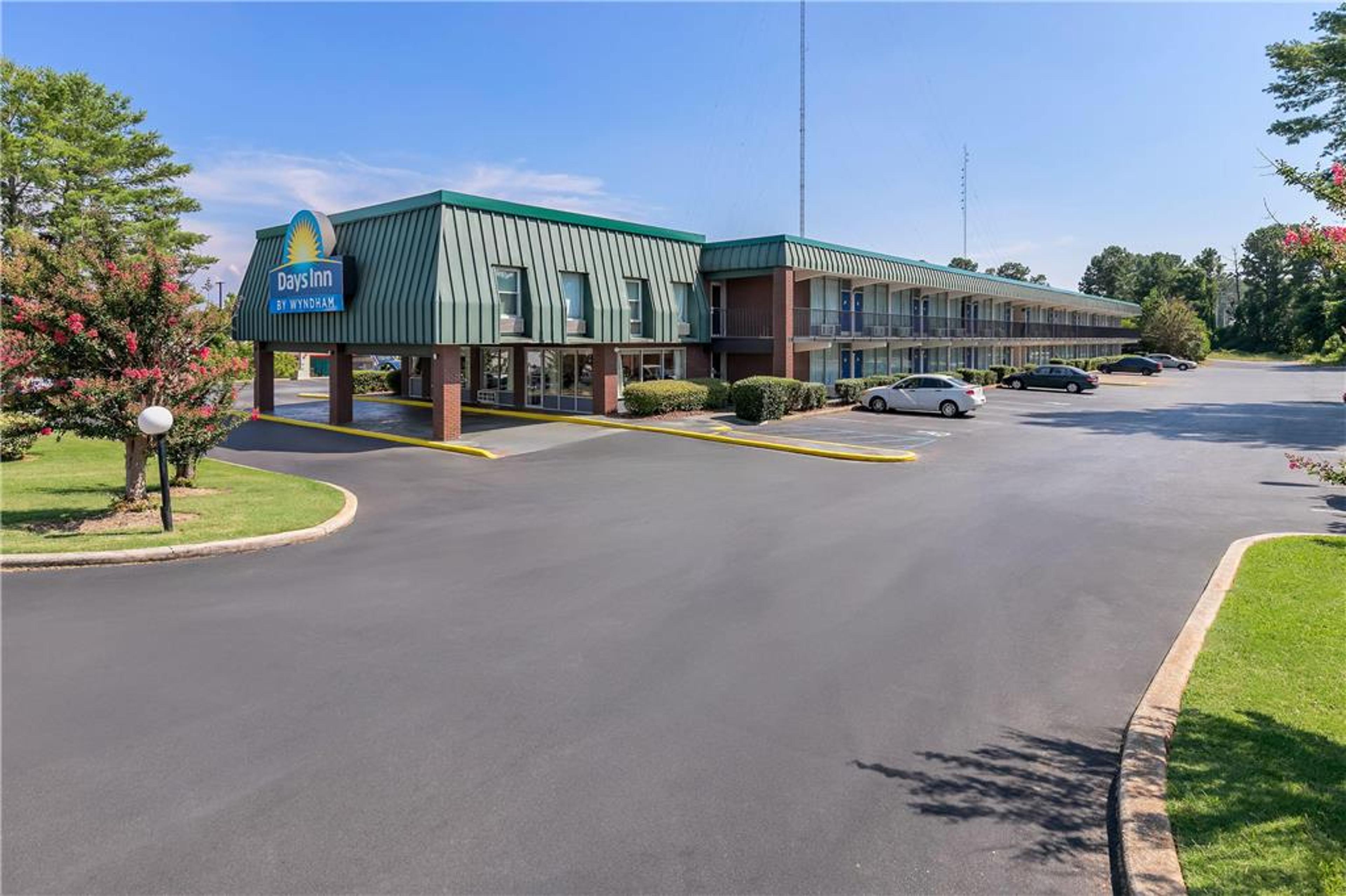 DAYS INN BY WYNDHAM SENECA / CLEMSO