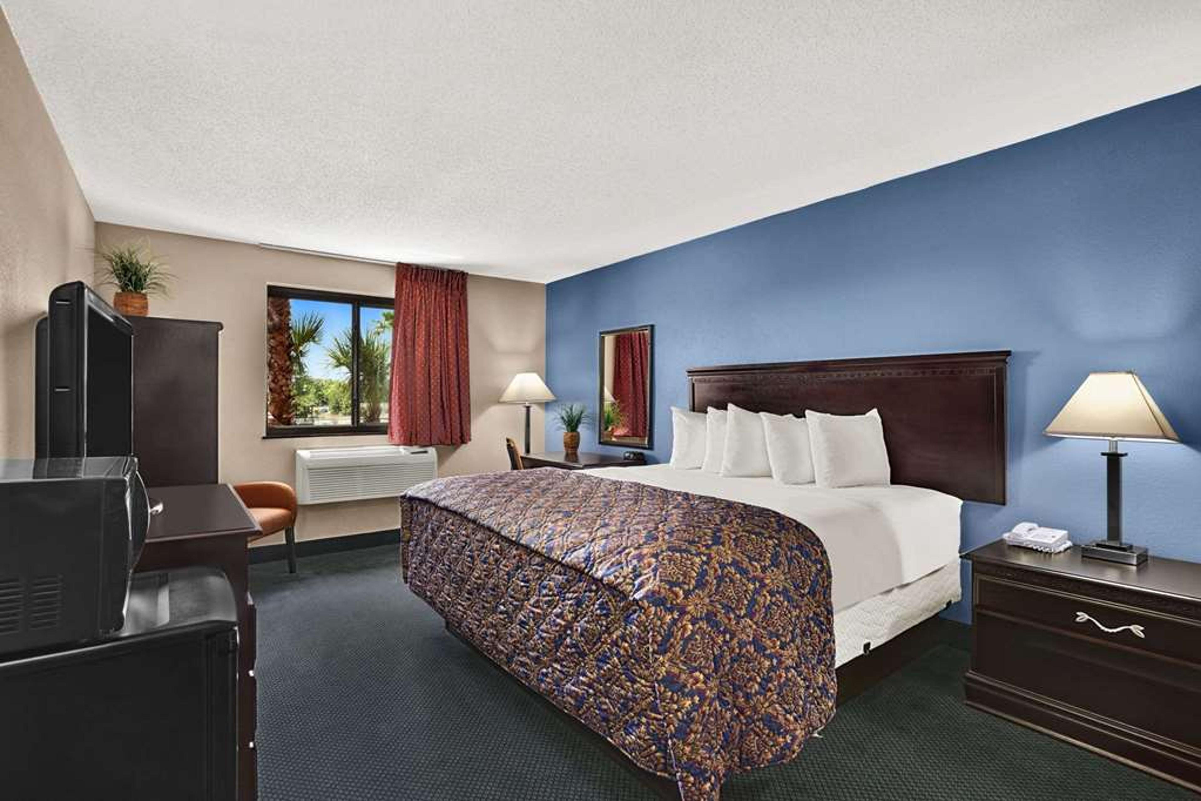 DAYS INN BY WYNDHAM ORANGE PARK/JAC