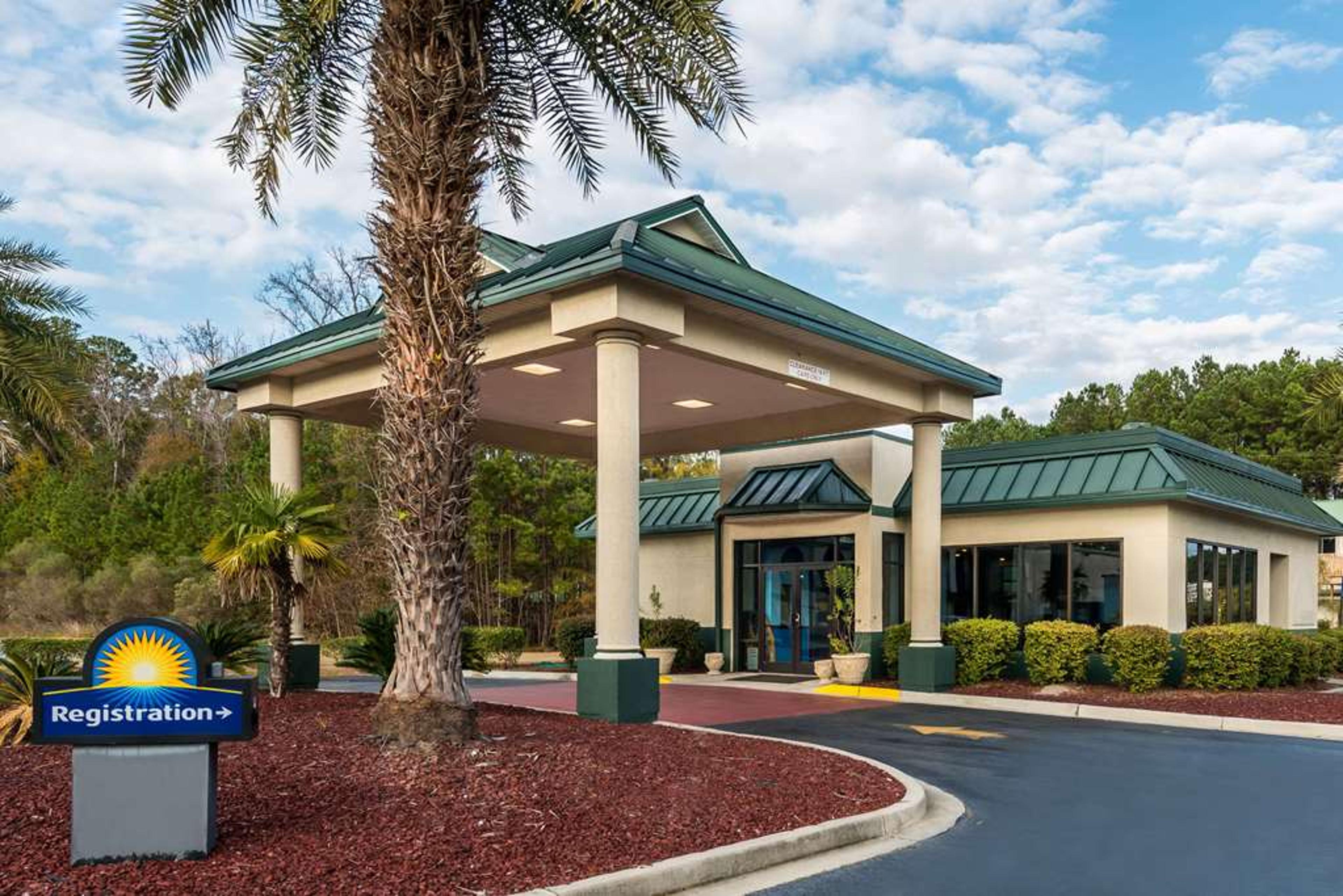 DAYS INN BY WYNDHAM RICHMOND HILL/S