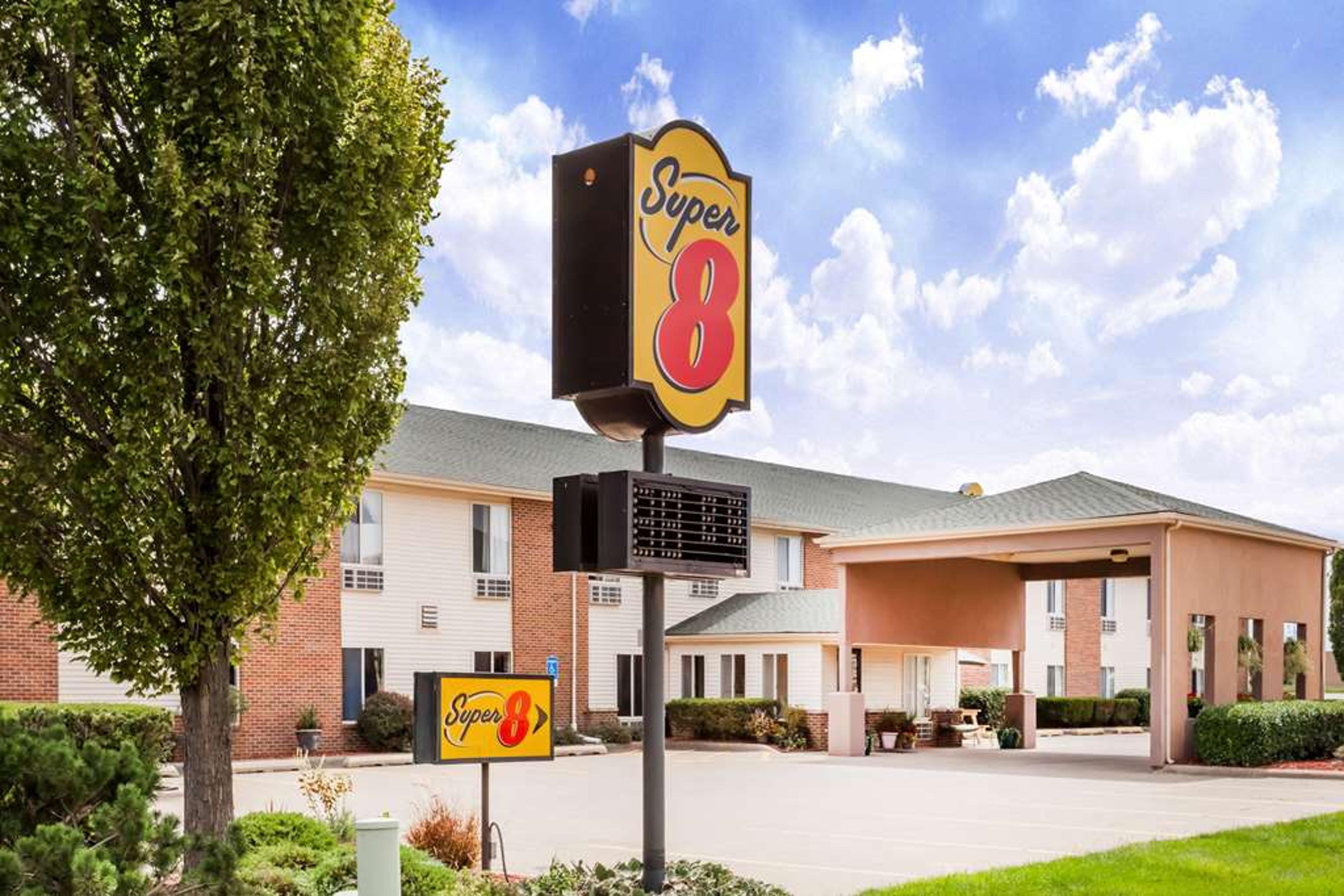 SUPER 8 BY WYNDHAM PEKIN/PEORIA ARE