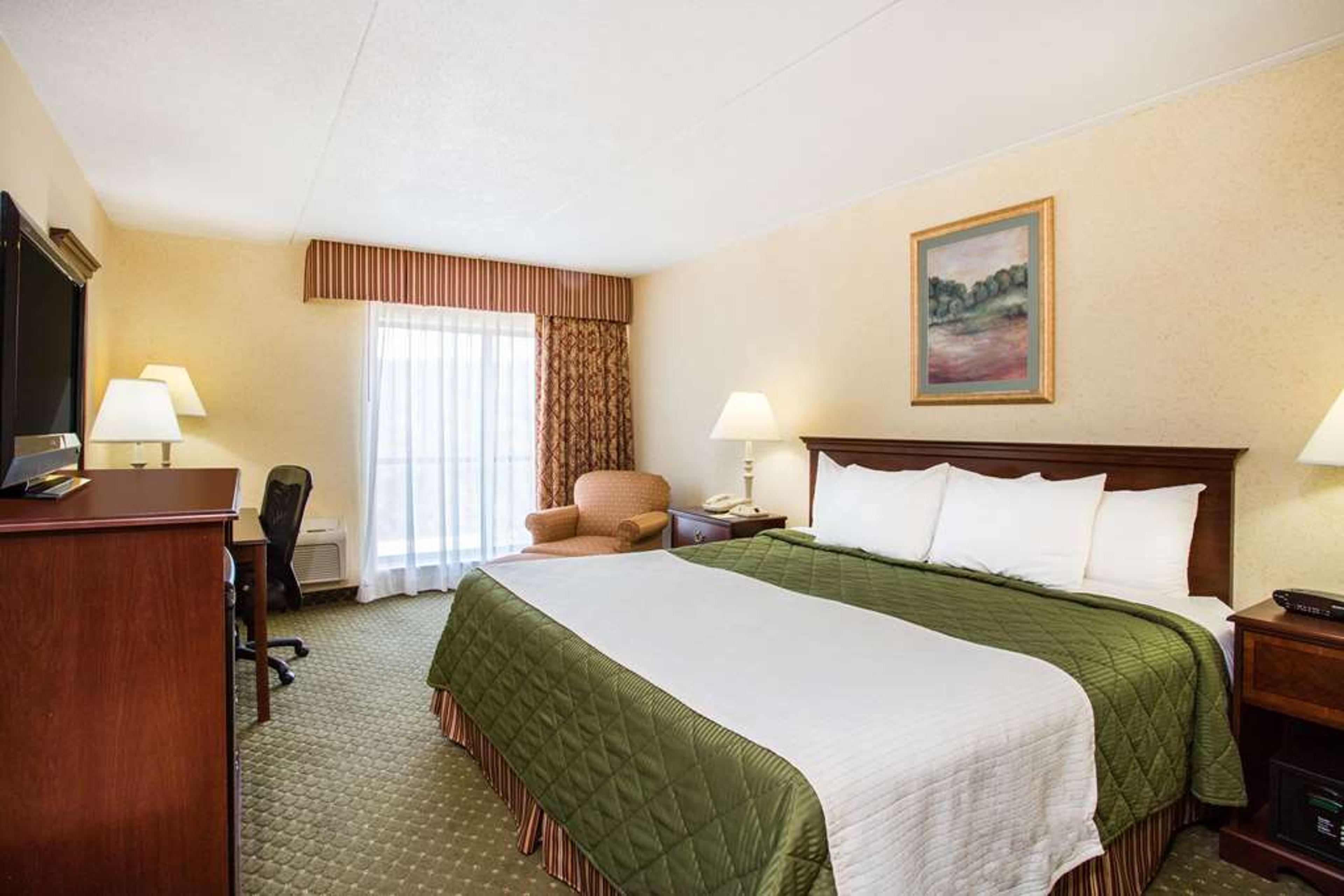 DAYS INN & SUITES BY WYNDHAM SUTTON