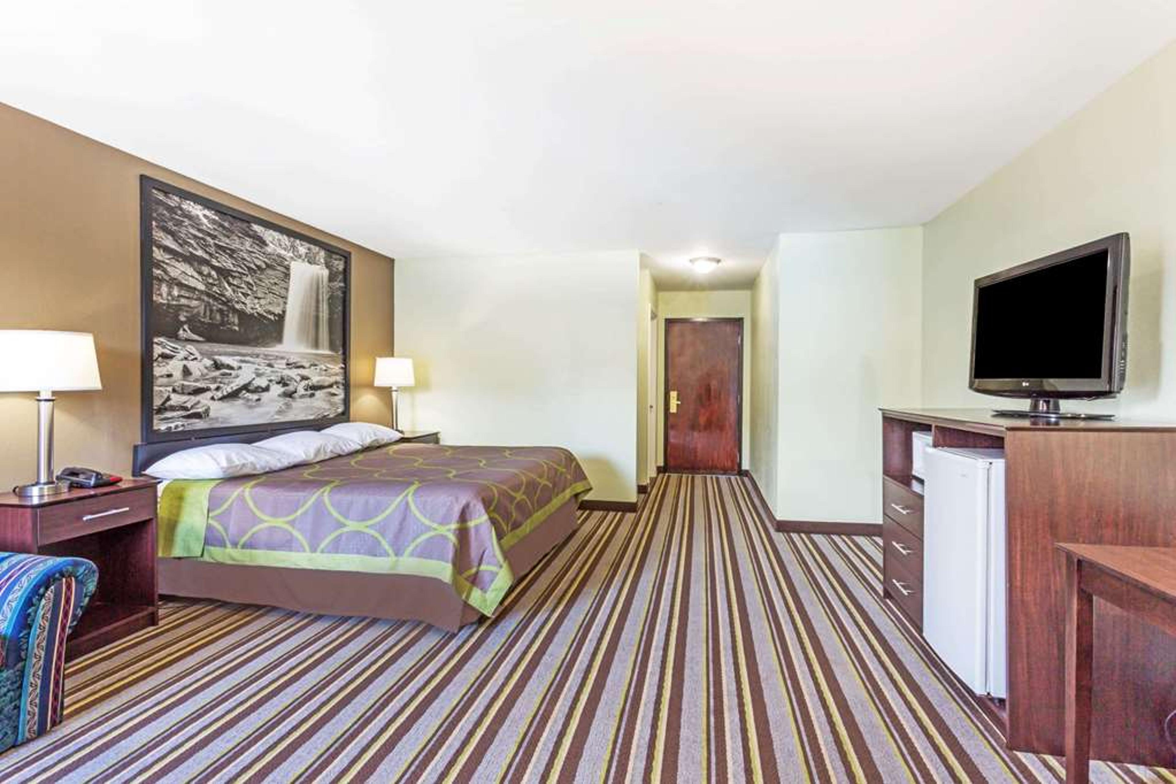 SUPER 8 BY WYNDHAM HULL STREET MIDL