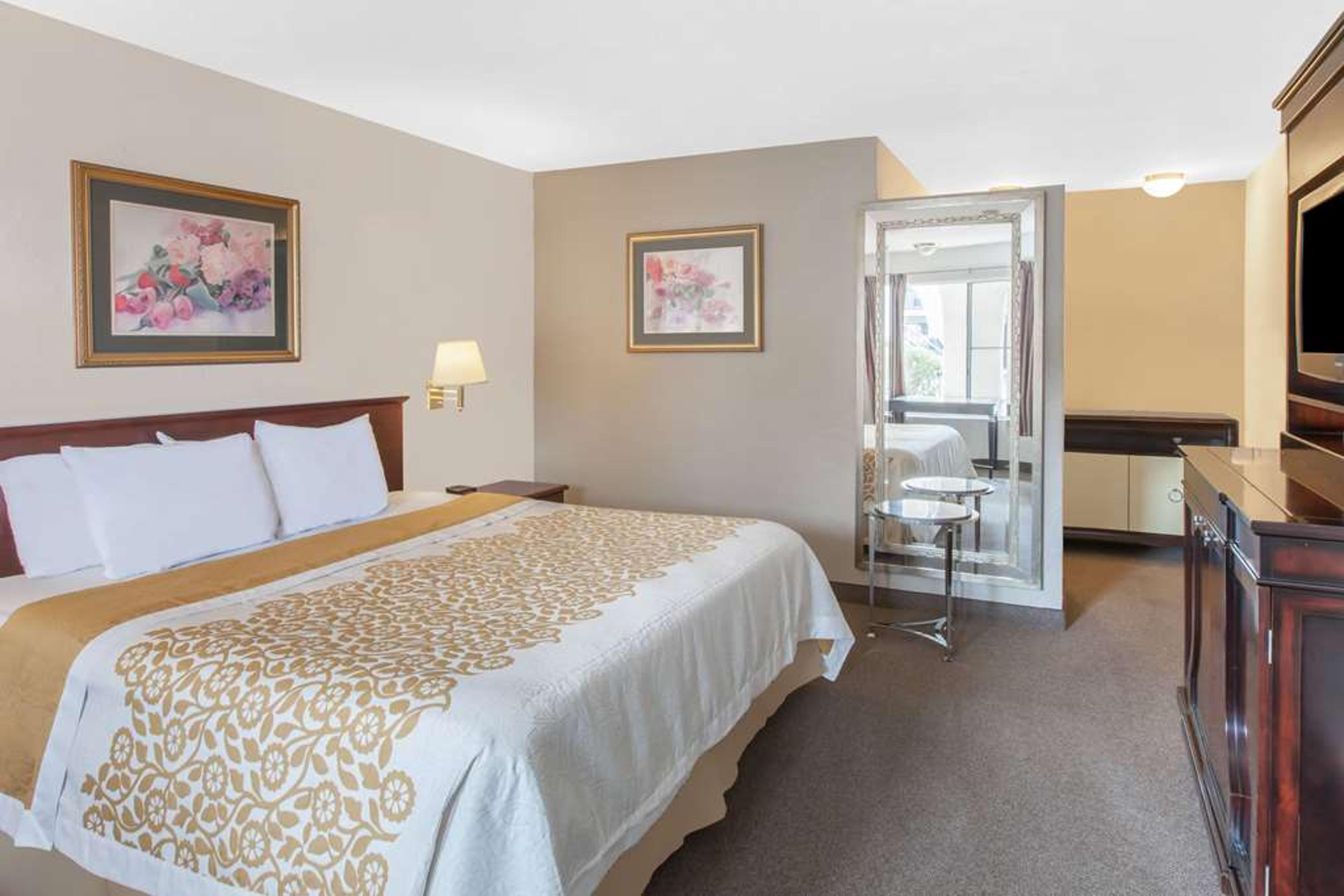 DAYS INN BY WYNDHAM CAMARILLO