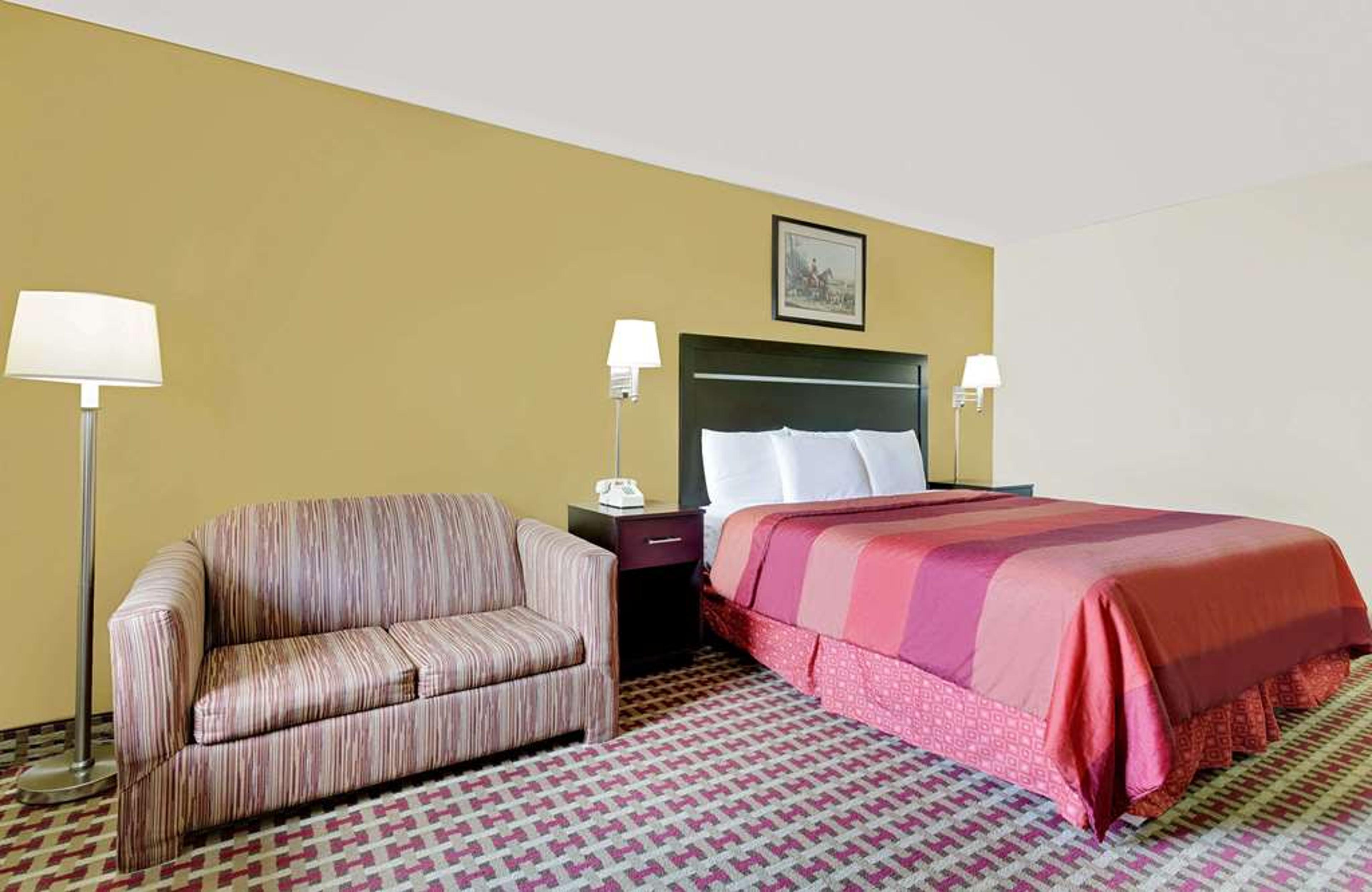DAYS INN SAVANNAH