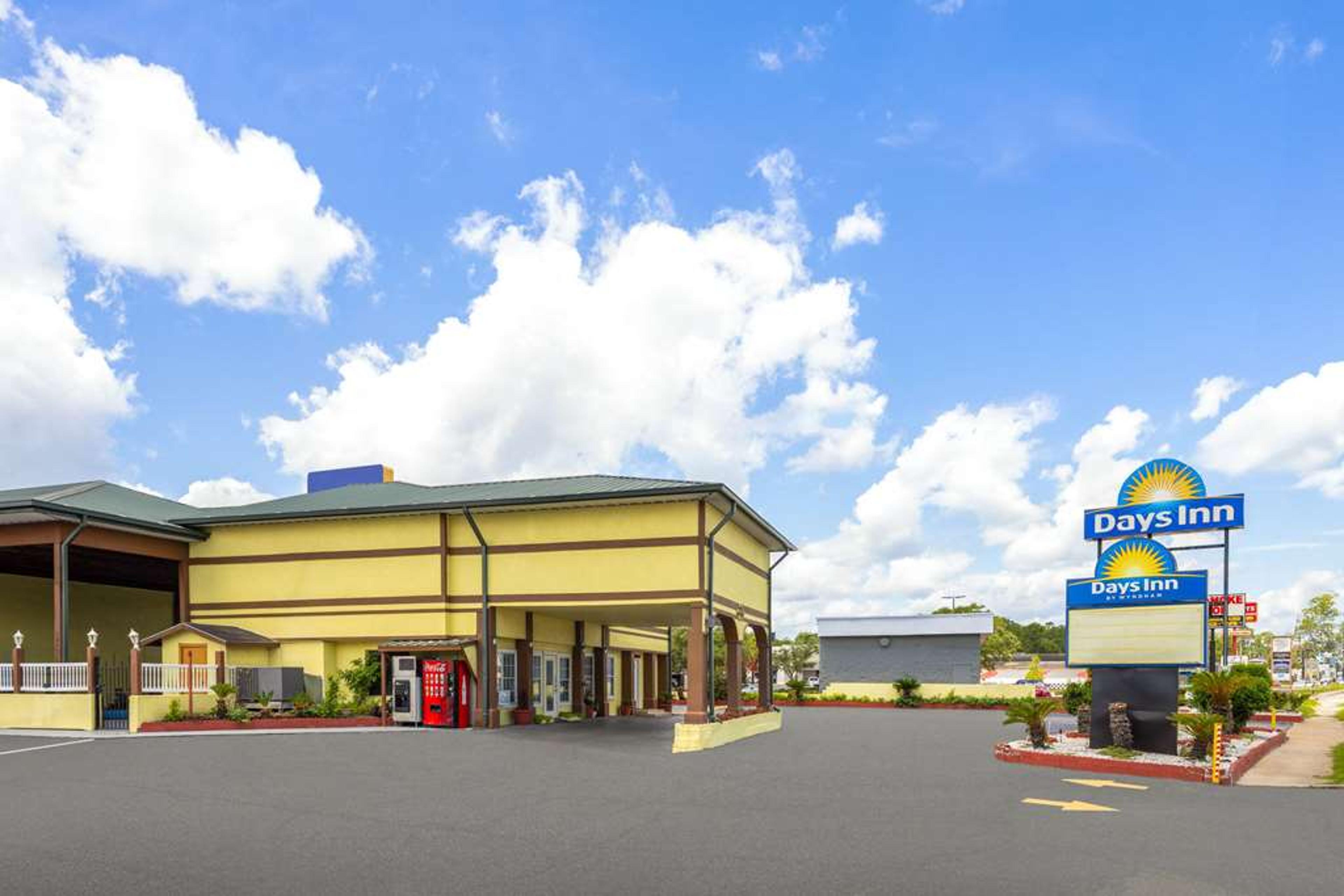 DAYS INN BY WYNDHAM WAYCROSS