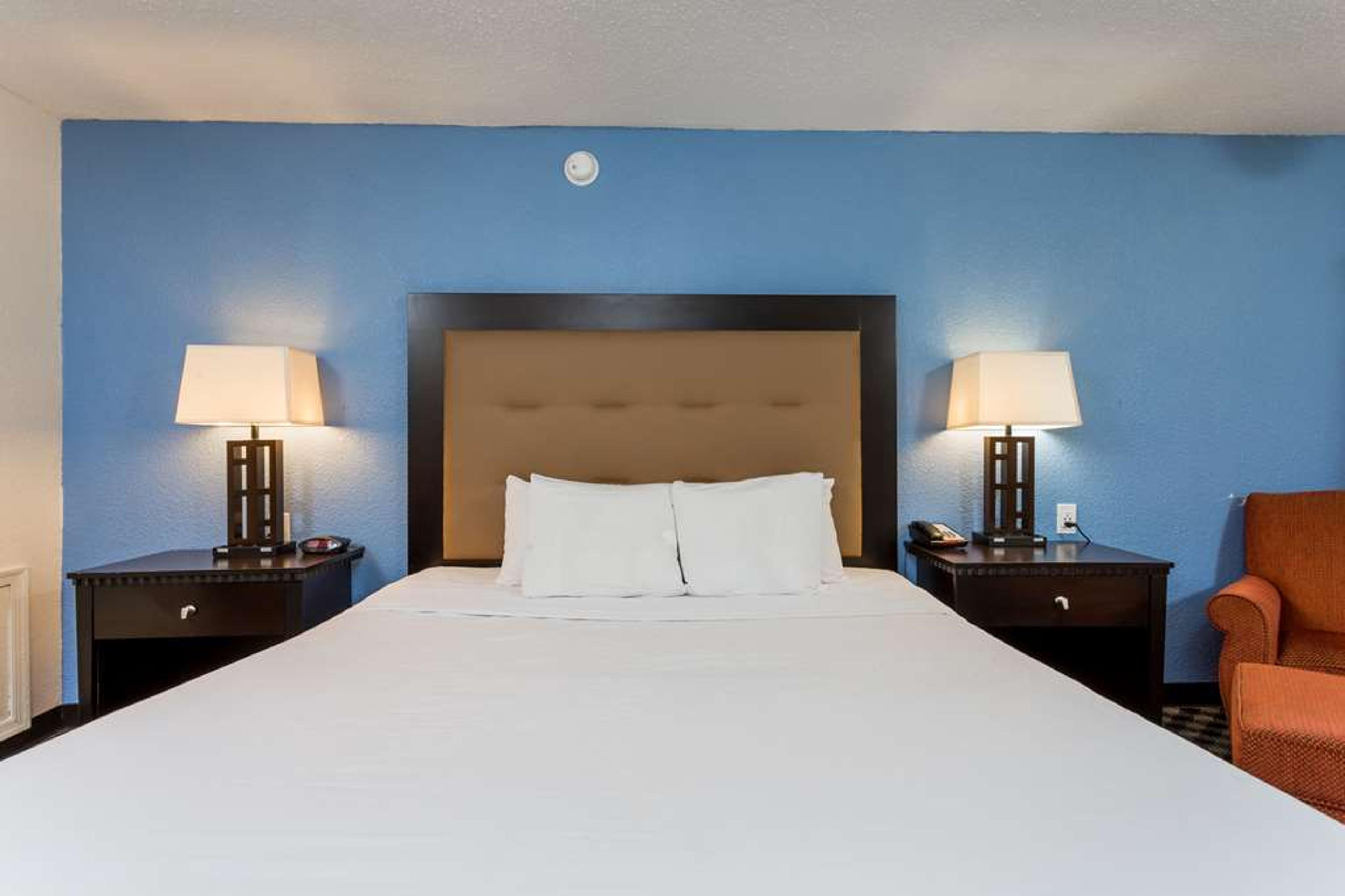 DAYS INN BY WYNDHAM SALISBURY