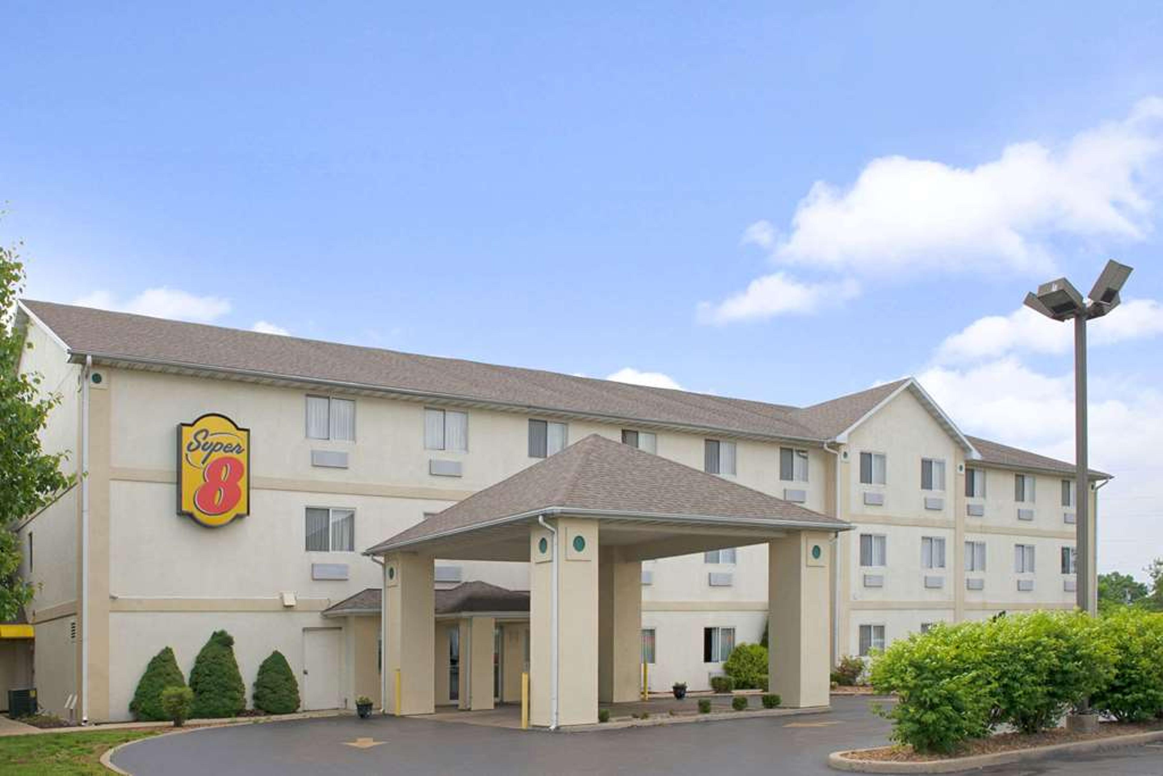 SUPER 8 BY WYNDHAM PONTOON BEACH IL
