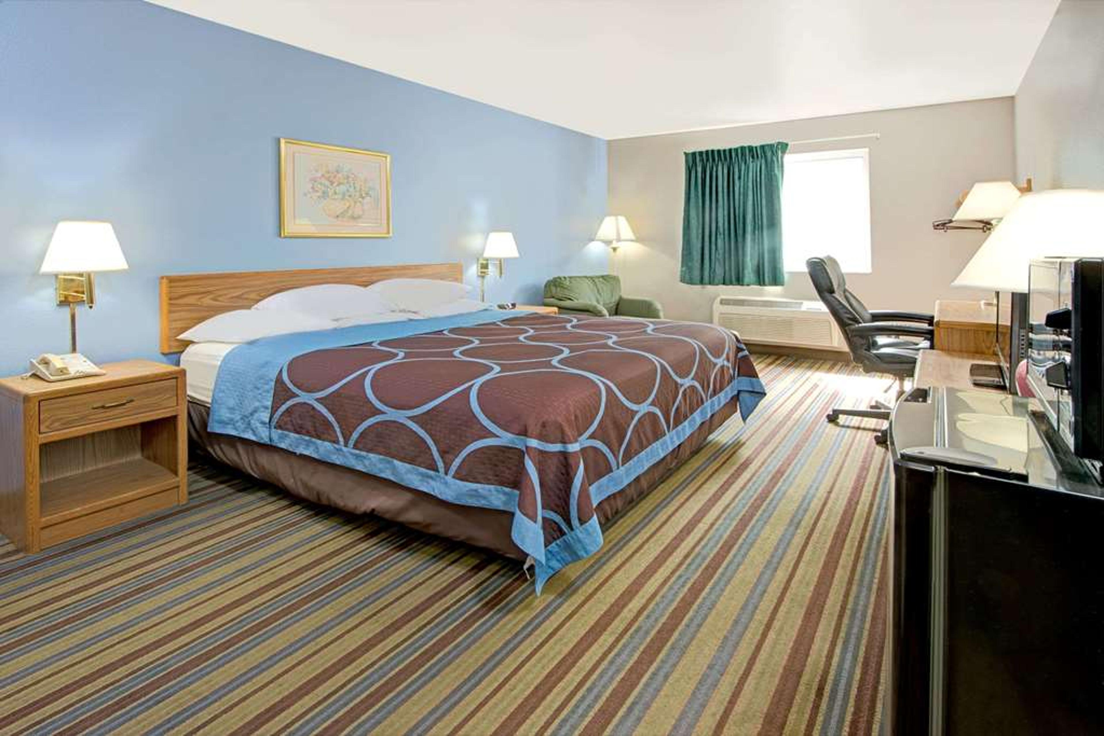SUPER 8 BY WYNDHAM PONTOON BEACH IL