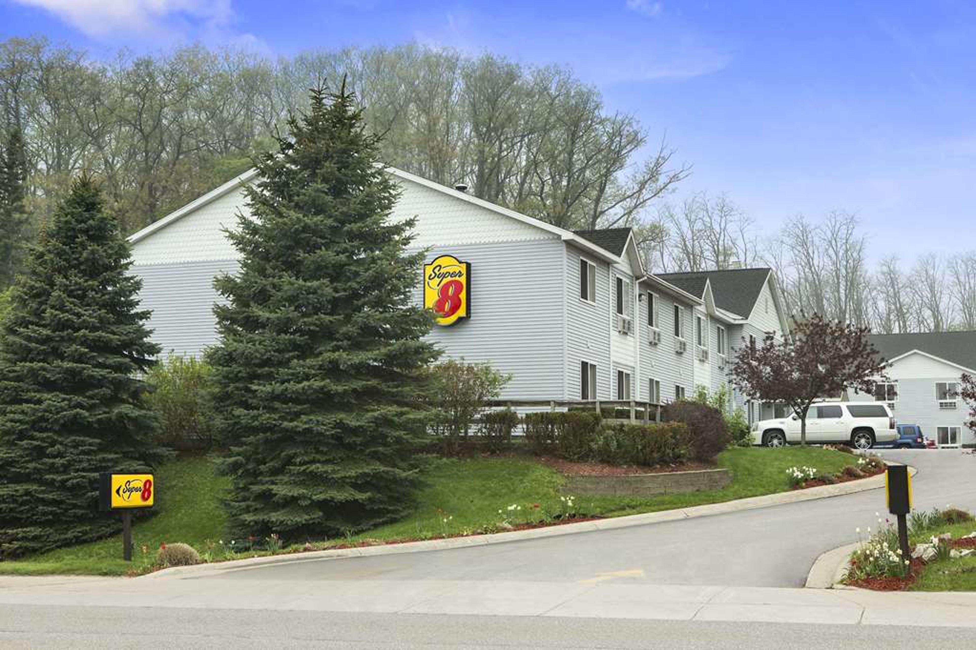 SUPER 8 BY WYNDHAM MANISTEE