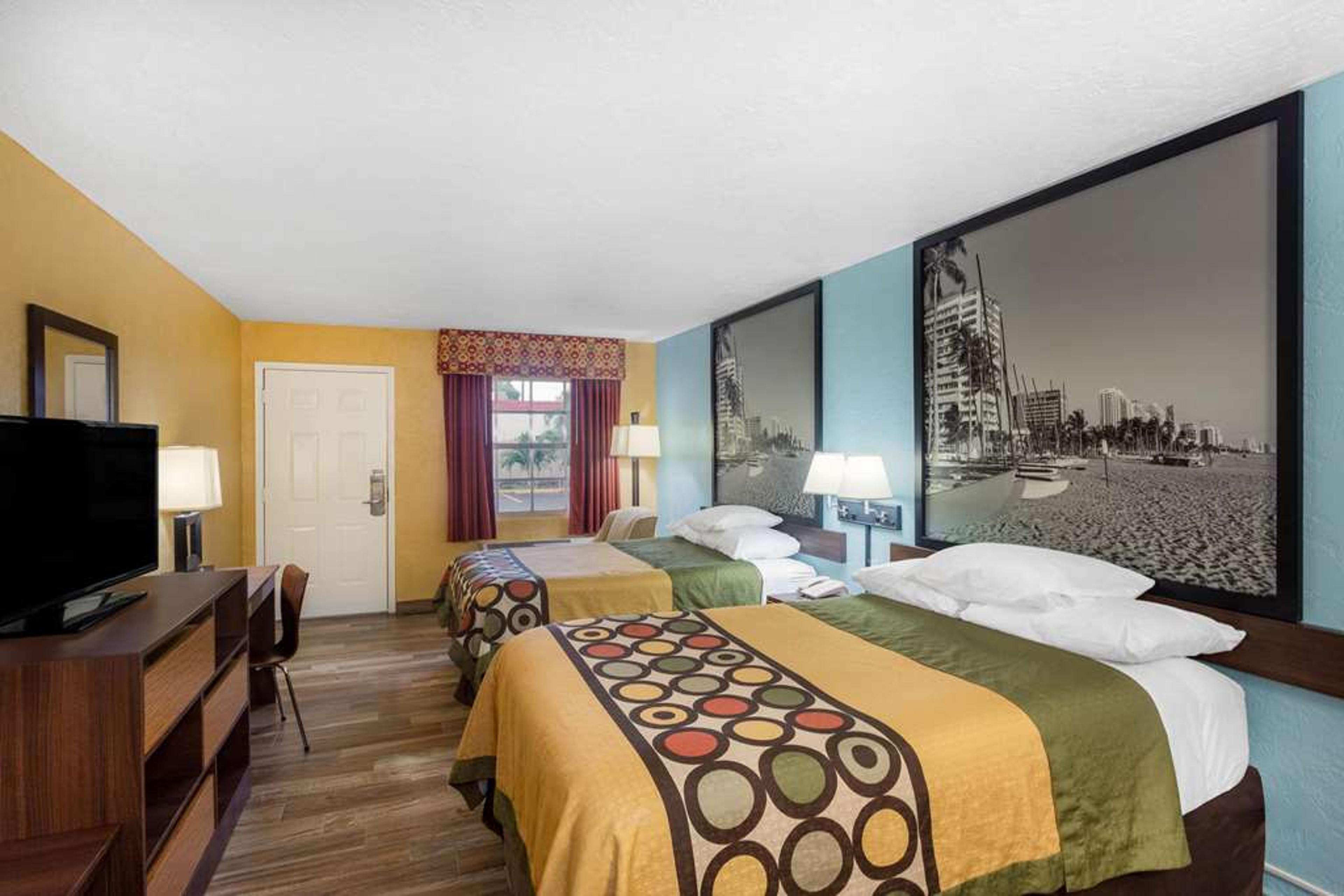 SUPER 8 BY WYNDHAM BRADENTON SARASO
