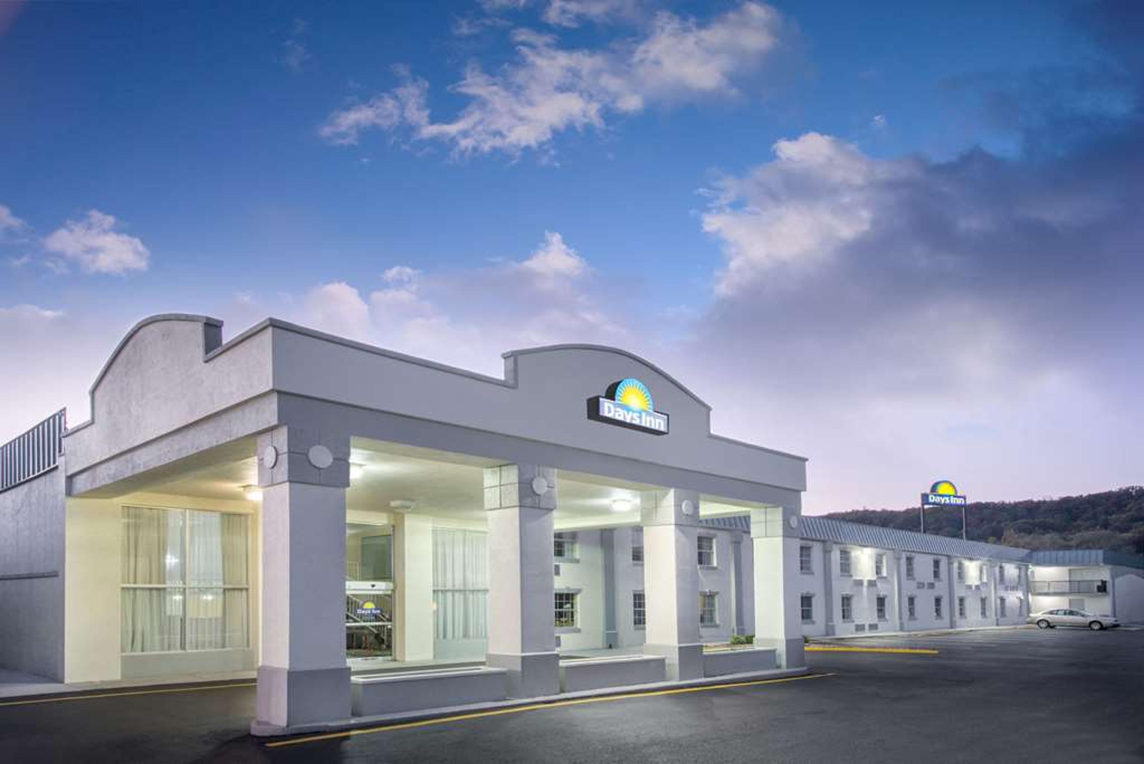 DAYS INN BY WYNDHAM, ROANOKE NEAR I
