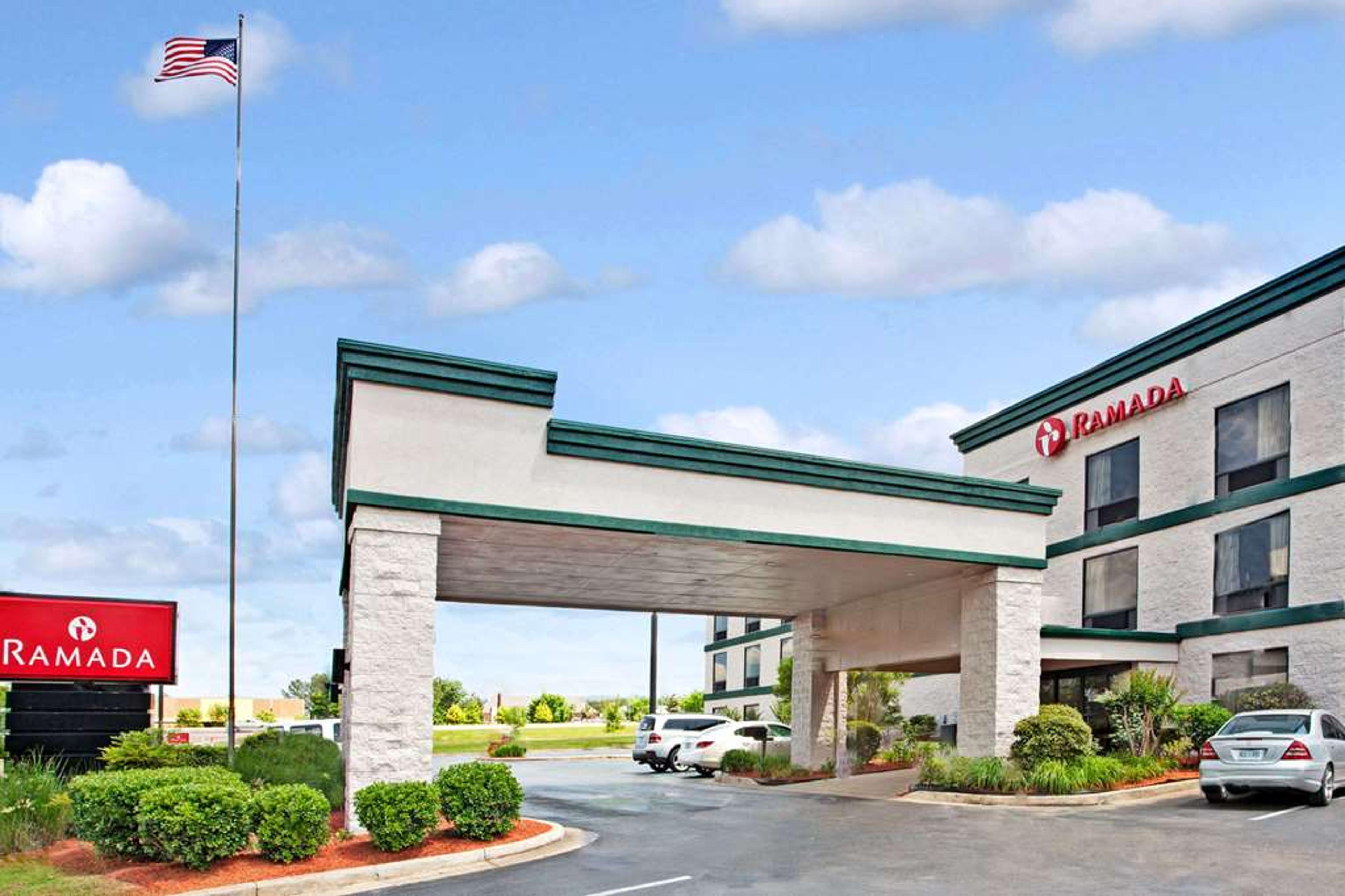 RAMADA BY WYNDHAM PEARL/JACKSON AIR