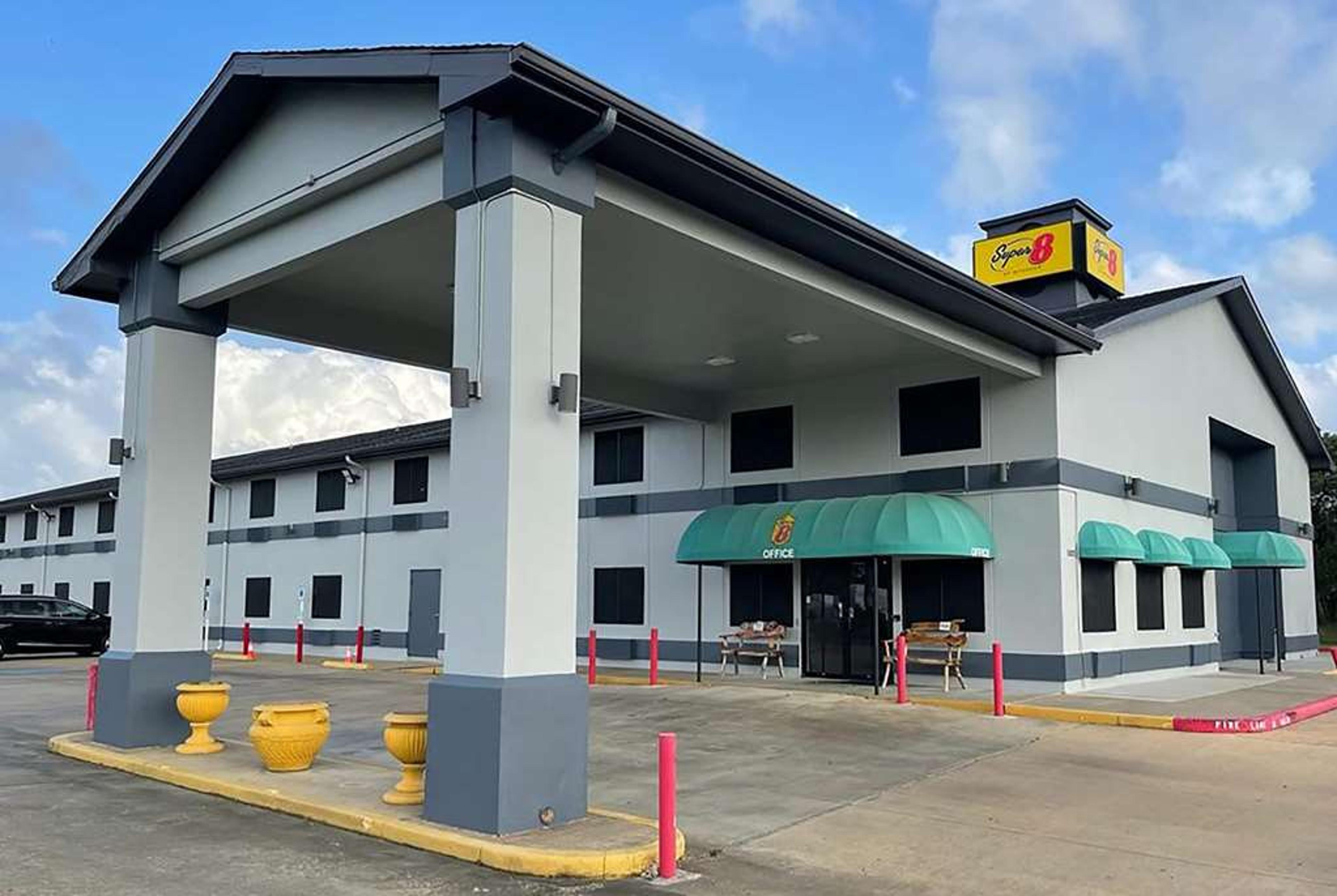 SUPER 8 BY WYNDHAM LEAGUE CITY