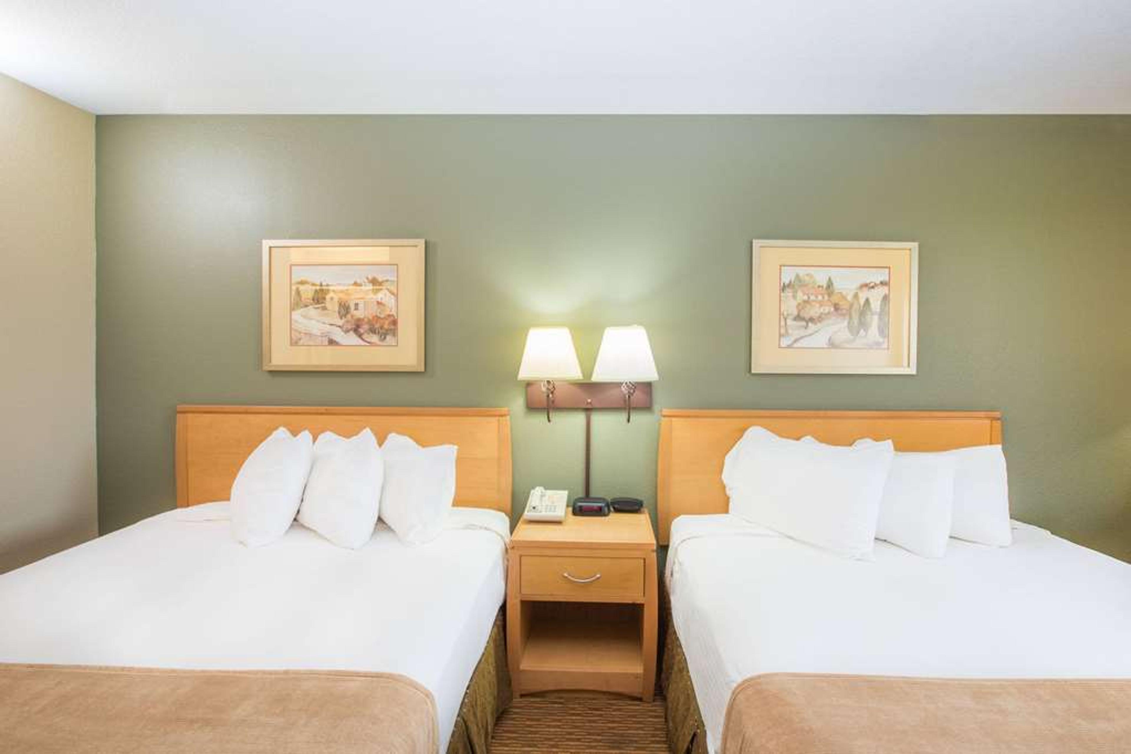 RAMADA BY WYNDHAM, SPIRIT LAKE/OKOB