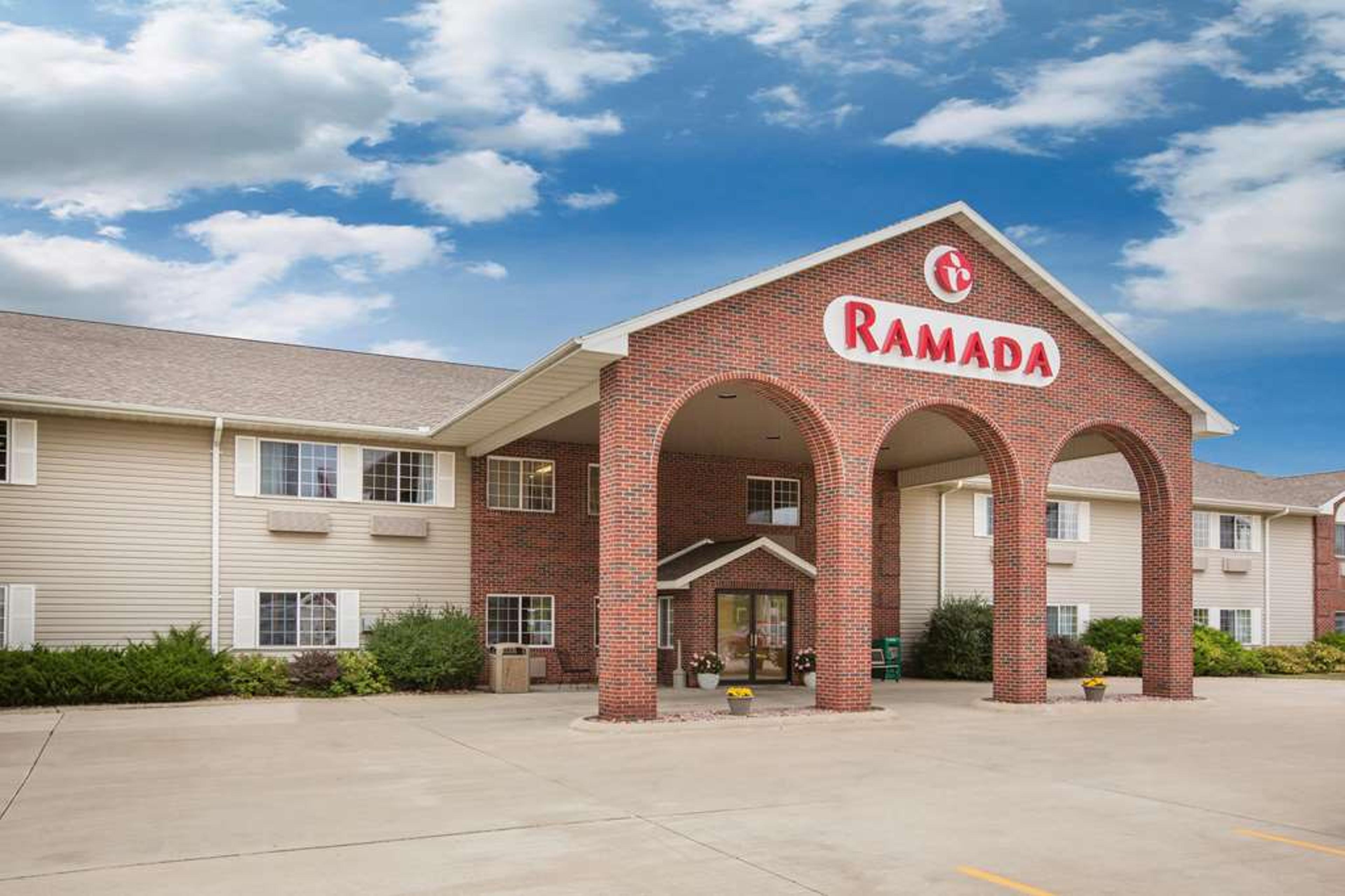 RAMADA BY WYNDHAM, SPIRIT LAKE/OKOB