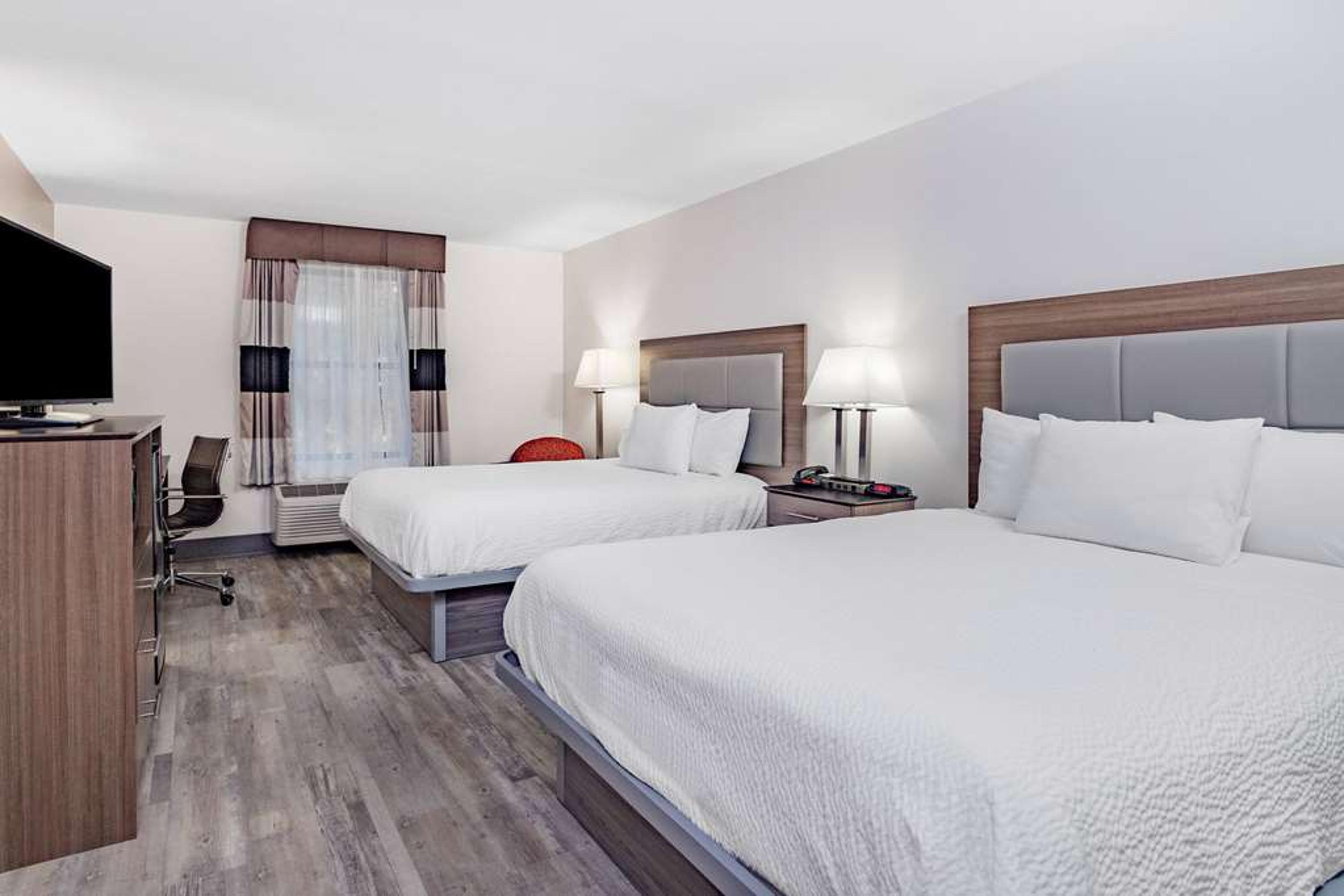 RAMADA BY WYNDHAM HENDERSONVILLE