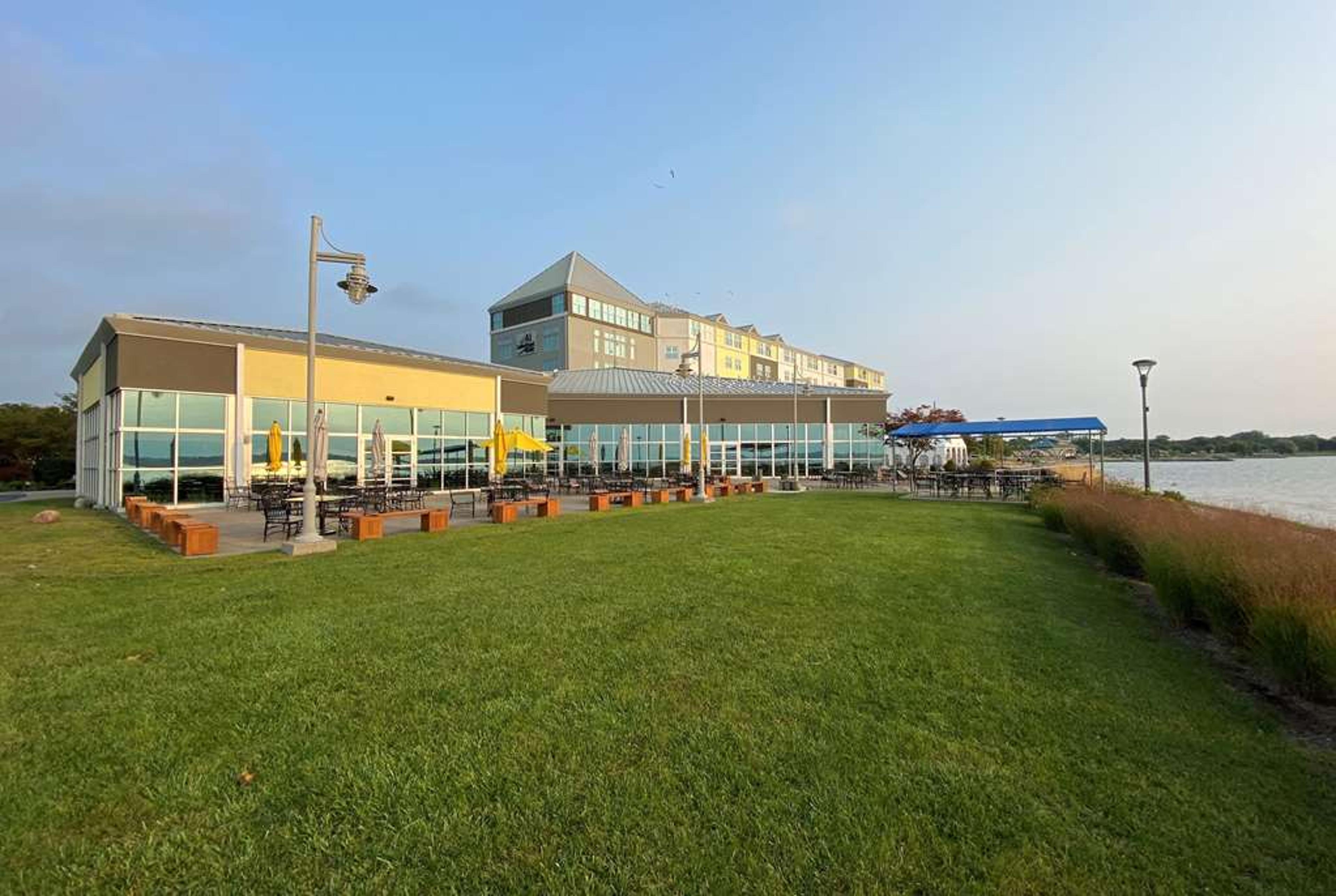 41 LAKEFRONT HOTEL, TRADEMARK COLLE