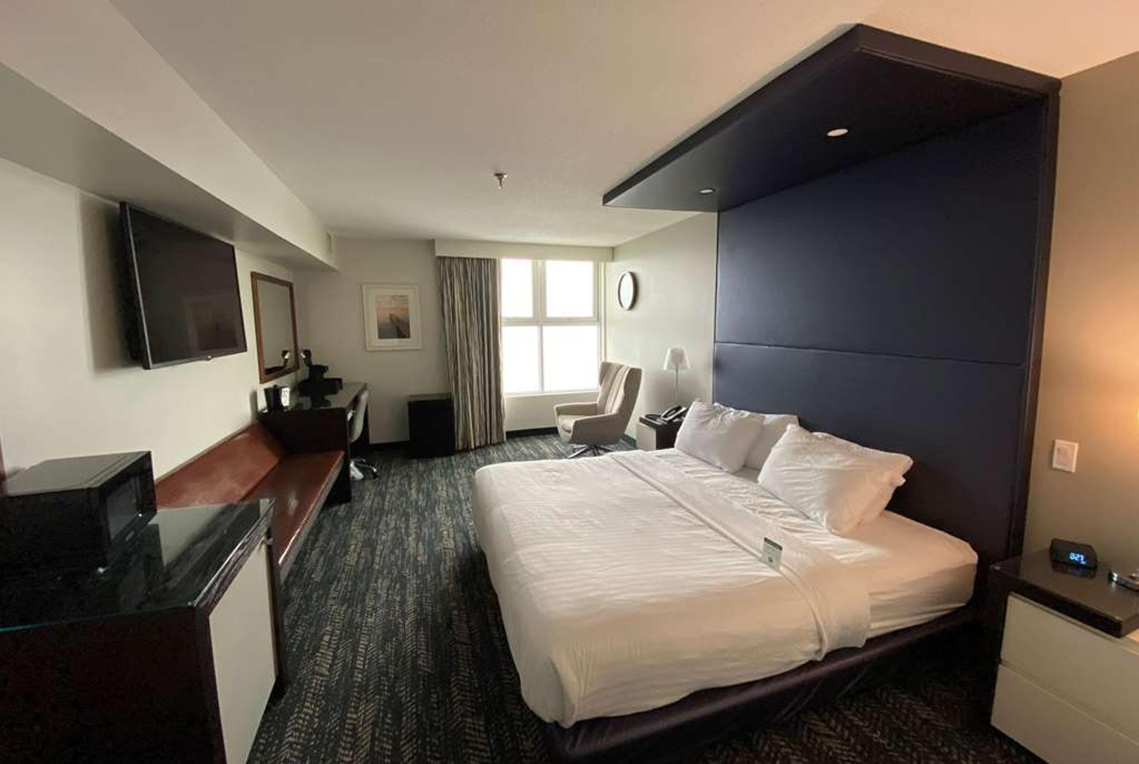 41 LAKEFRONT HOTEL, TRADEMARK COLLE
