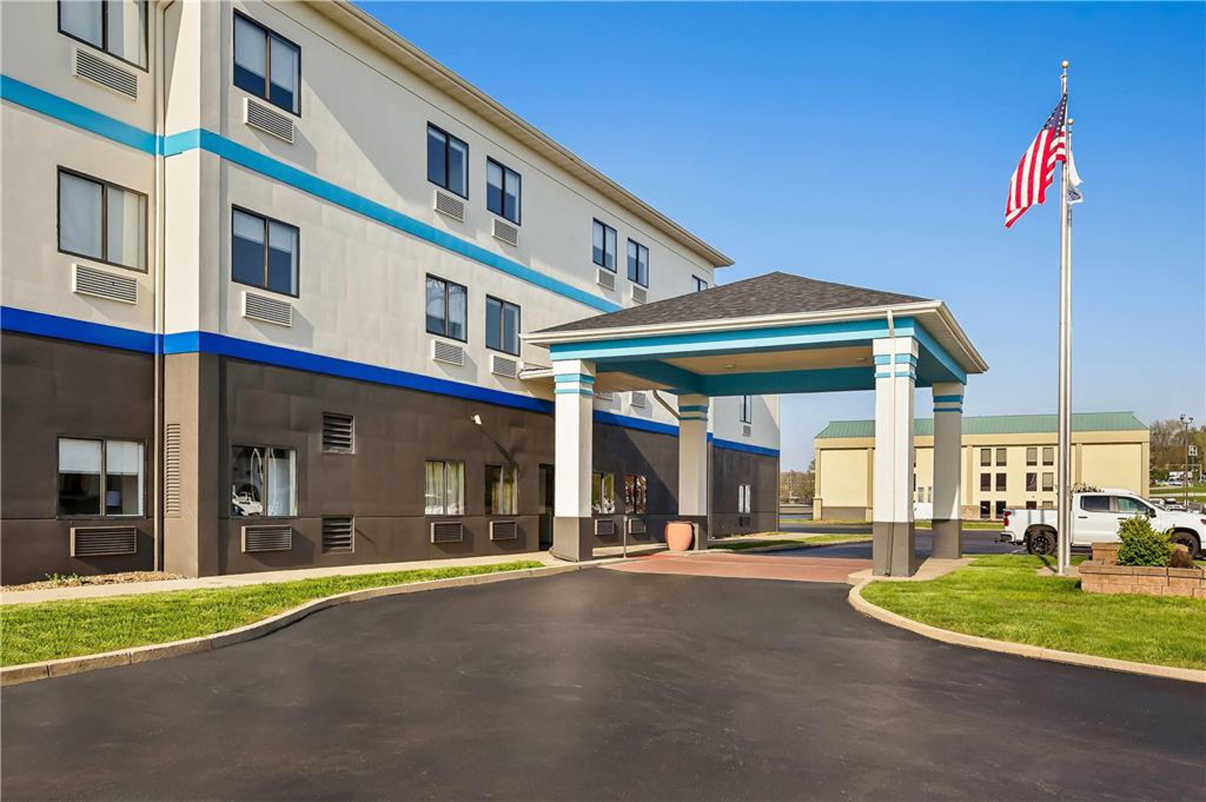 DAYS INN BY WYNDHAM COLLINSVILLE/ST