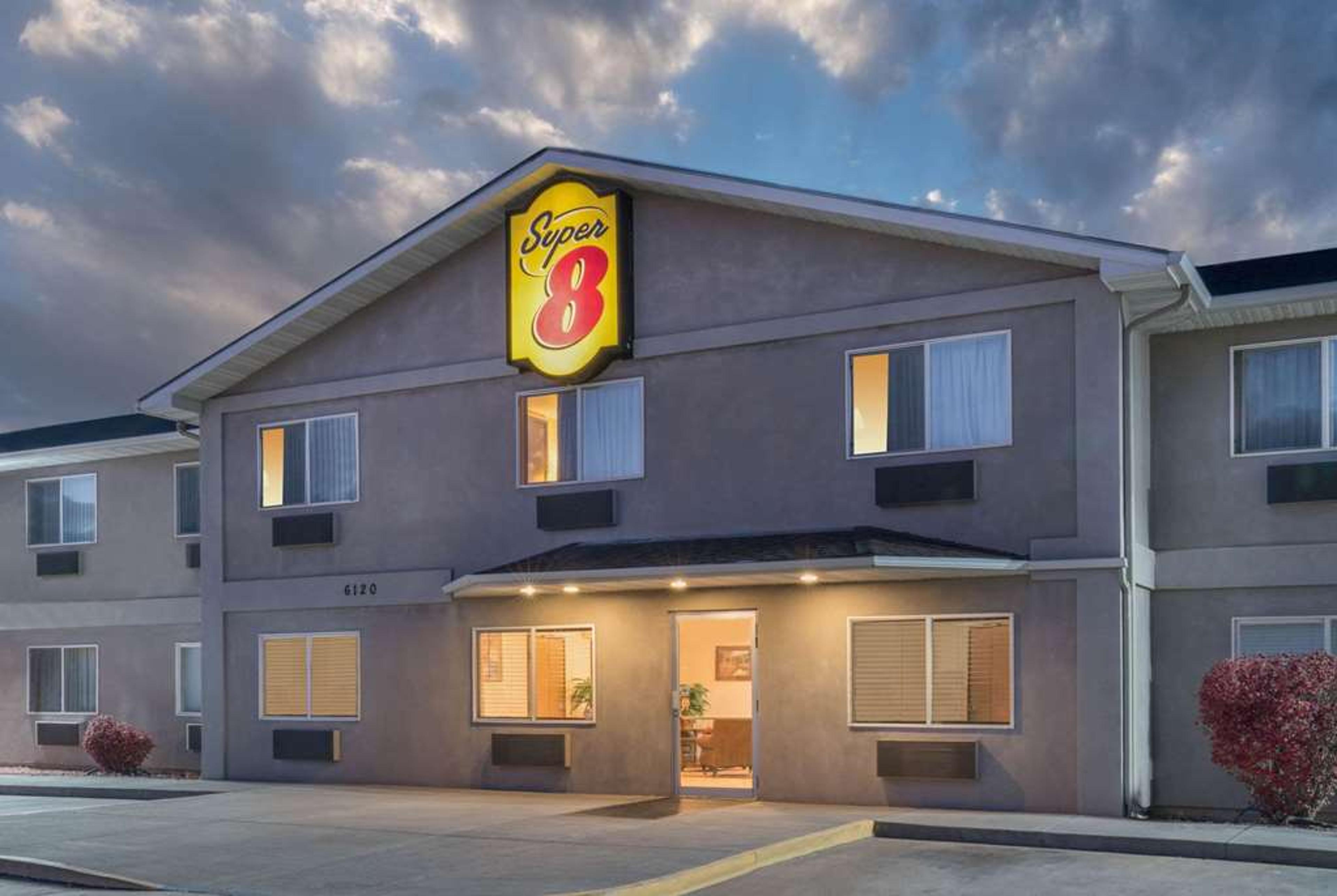 SUPER 8 BY WYNDHAM FOUNTAIN