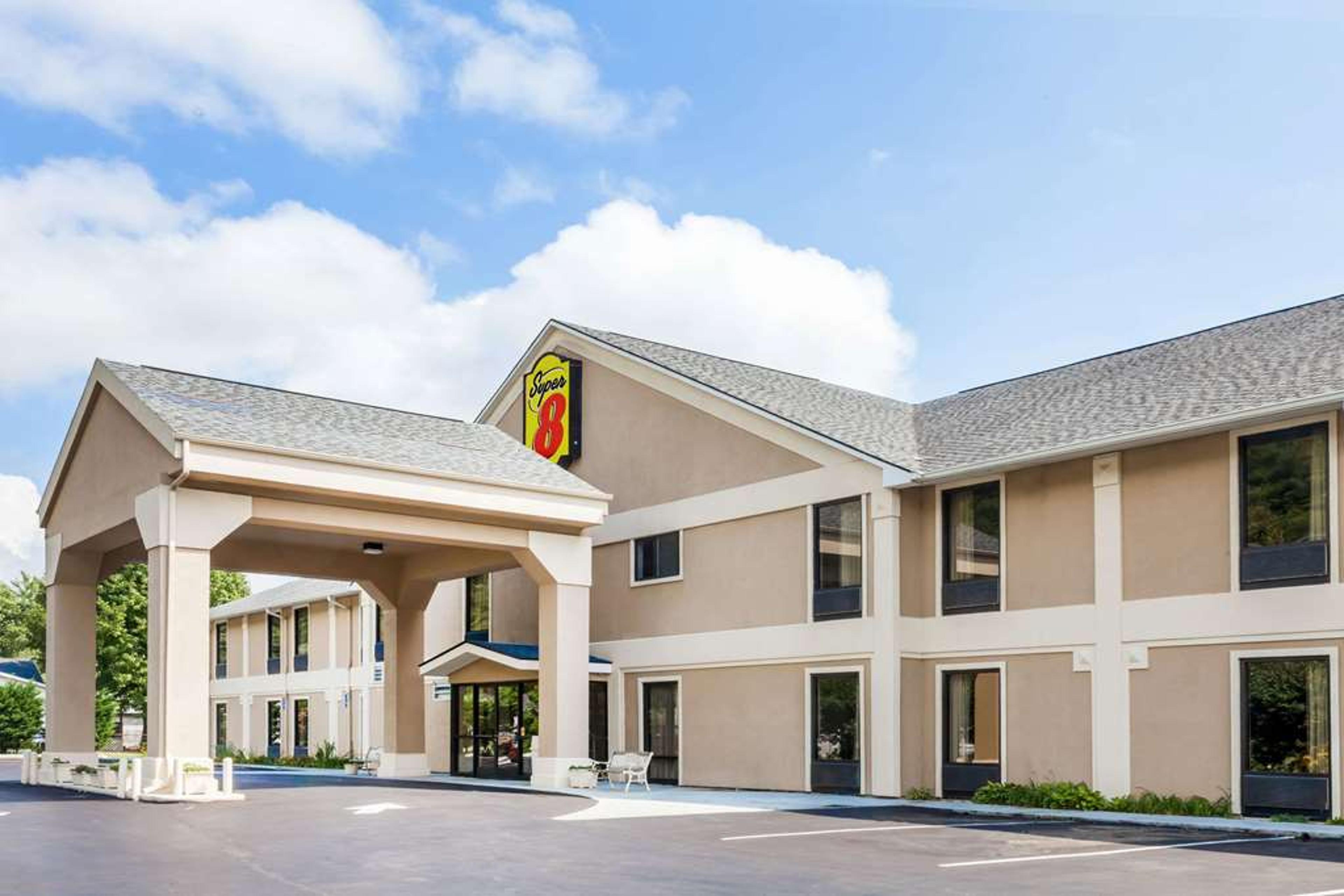 SUPER 8 BY WYNDHAM ERWIN