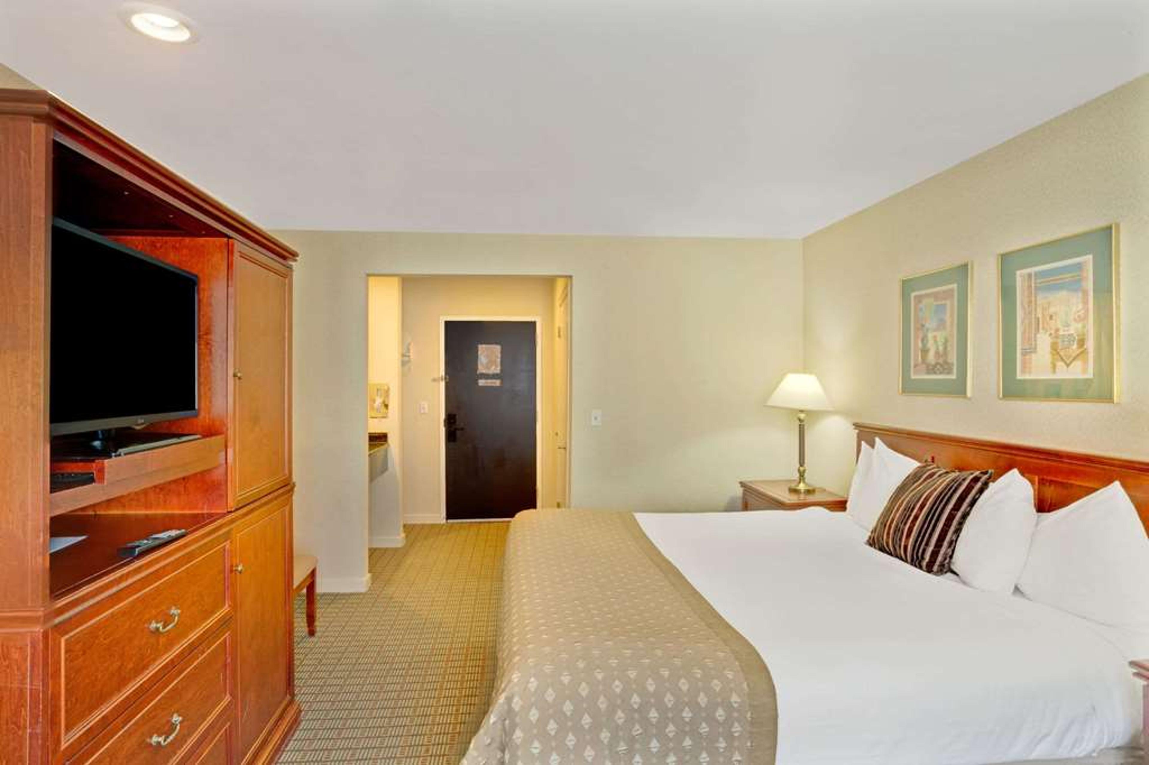RAMADA BY WYNDHAM DRAPER