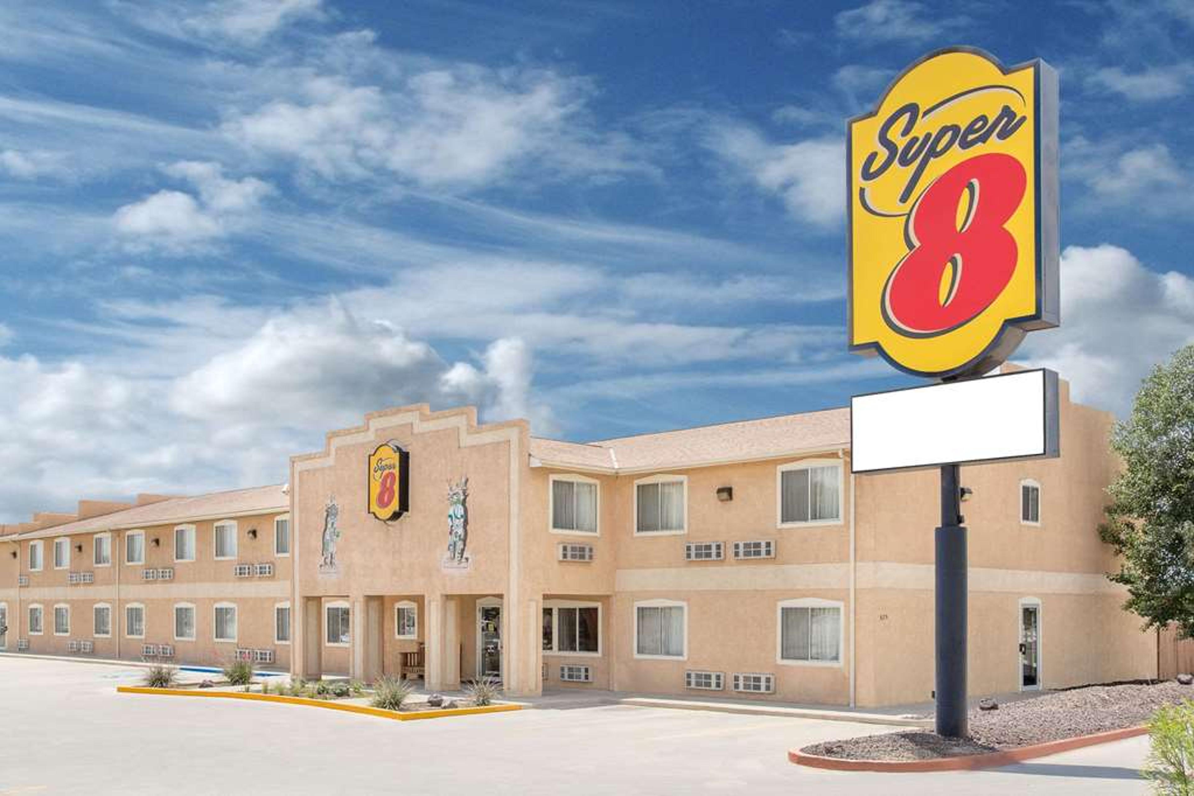 SUPER 8 BY WYNDHAM BLOOMFIELD
