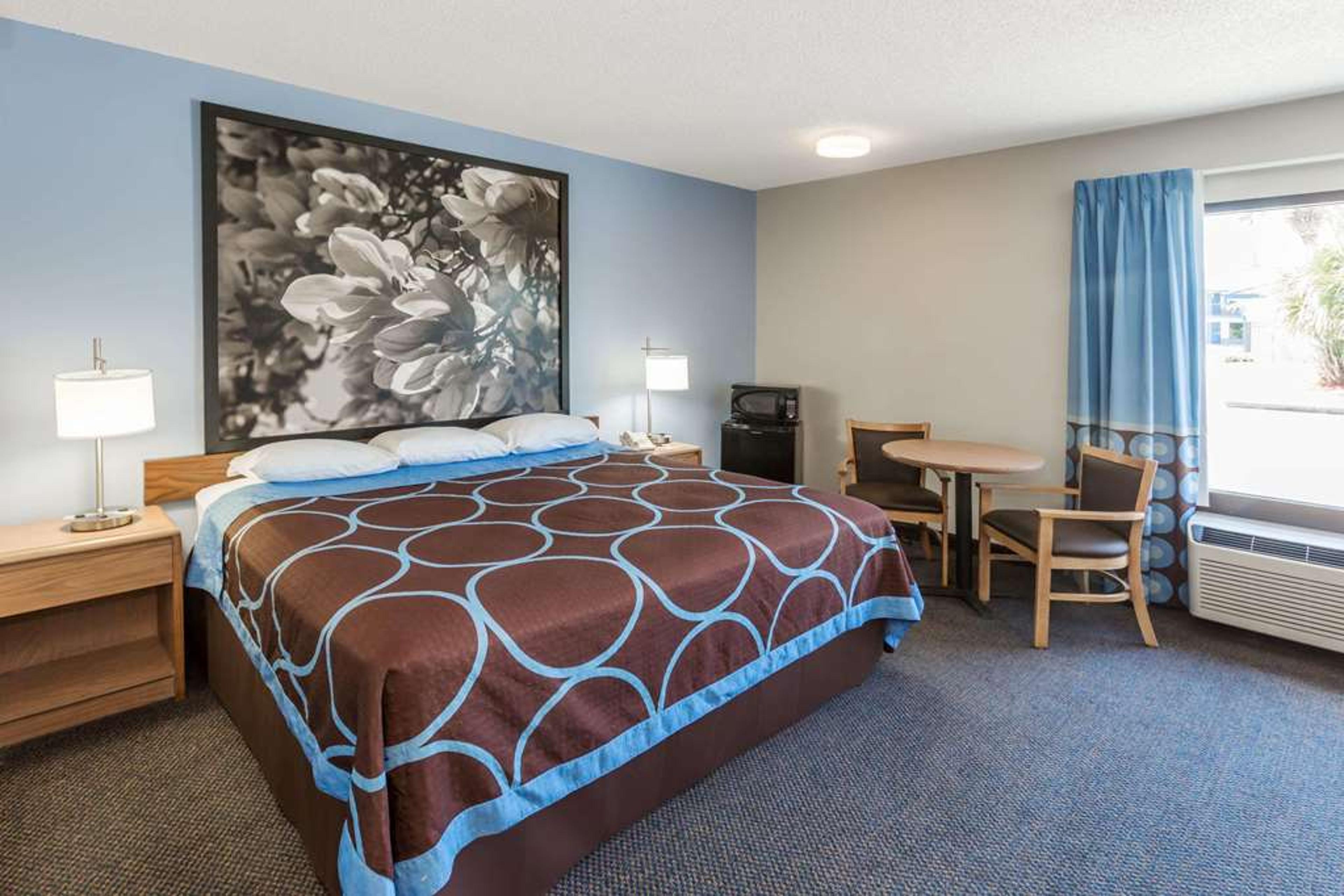 SUPER 8 BY WYNDHAM VALDOSTA/CONF CE