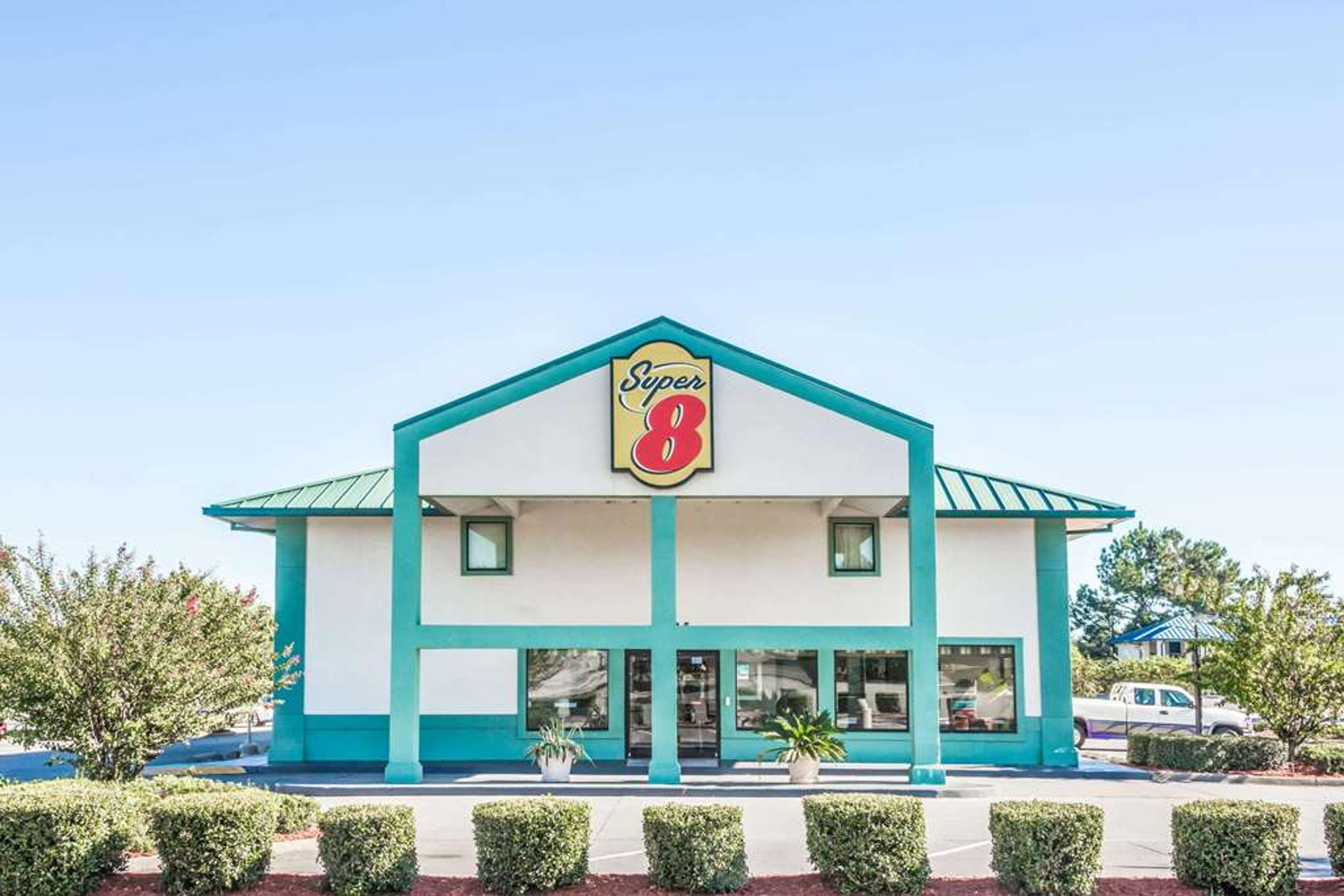 SUPER 8 BY WYNDHAM VALDOSTA/CONF CE