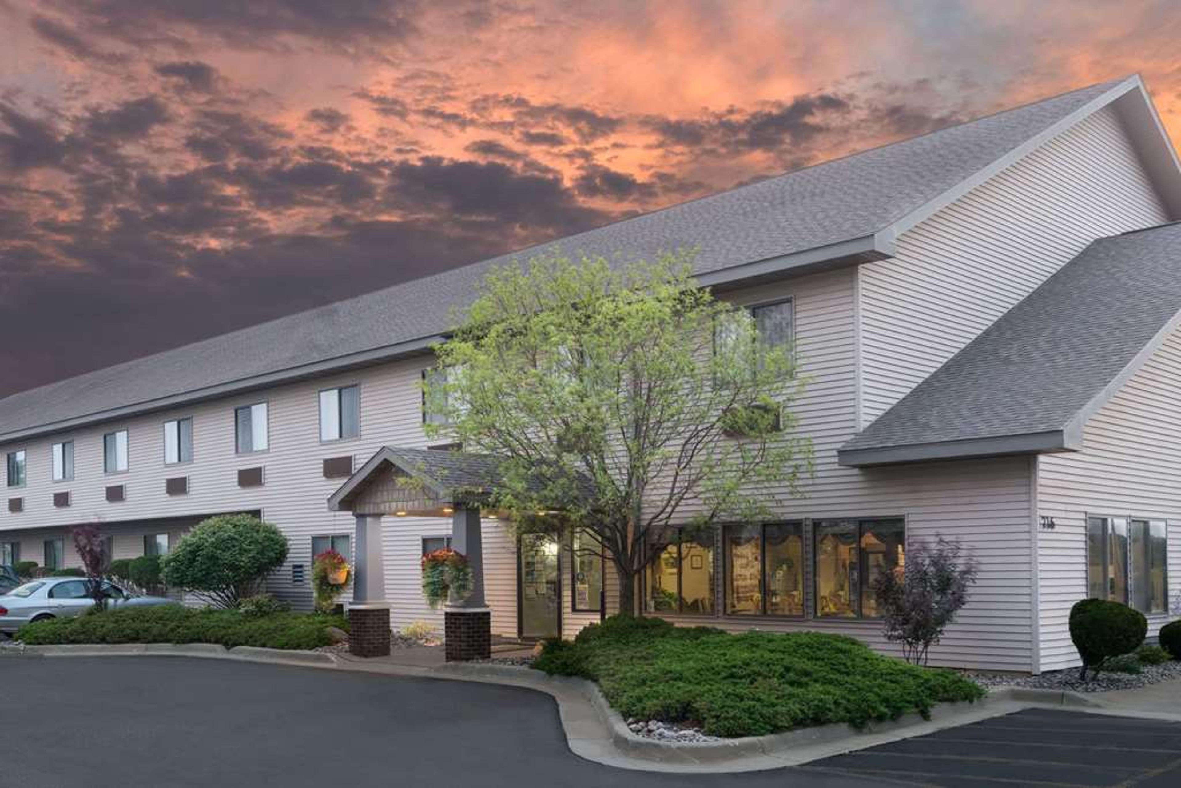 SUPER 8 BY WYNDHAM SPARTA