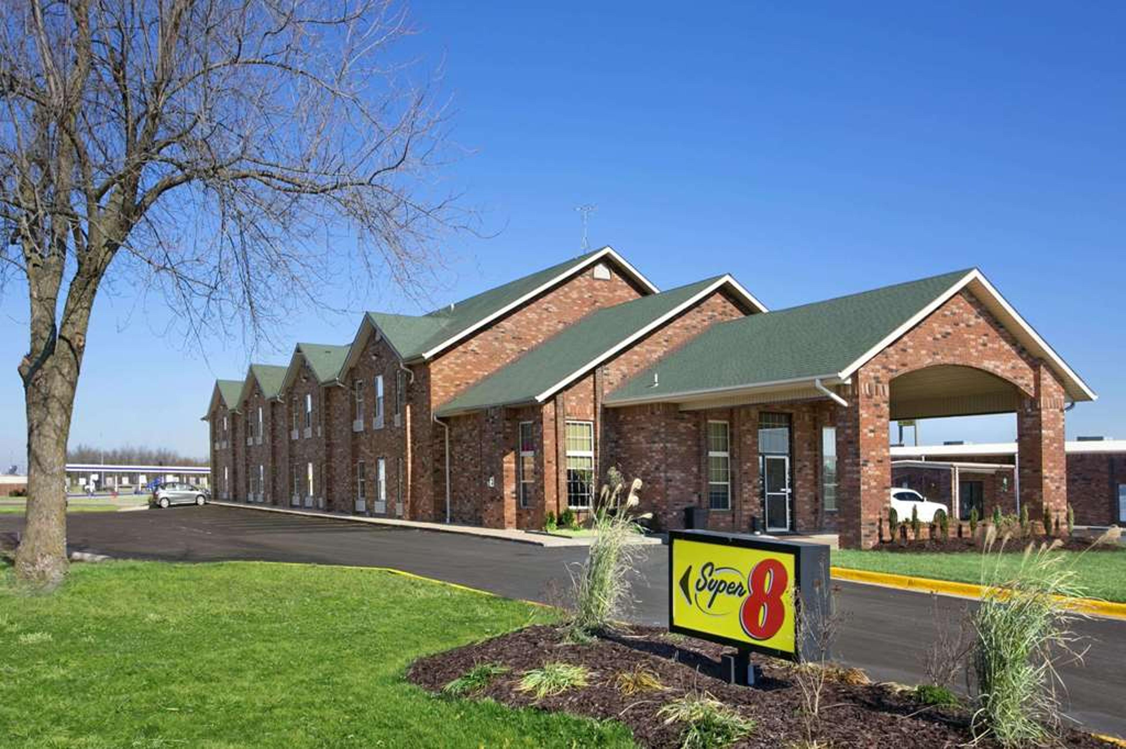 SUPER 8 BY WYNDHAM STRAFFORD/SPRING