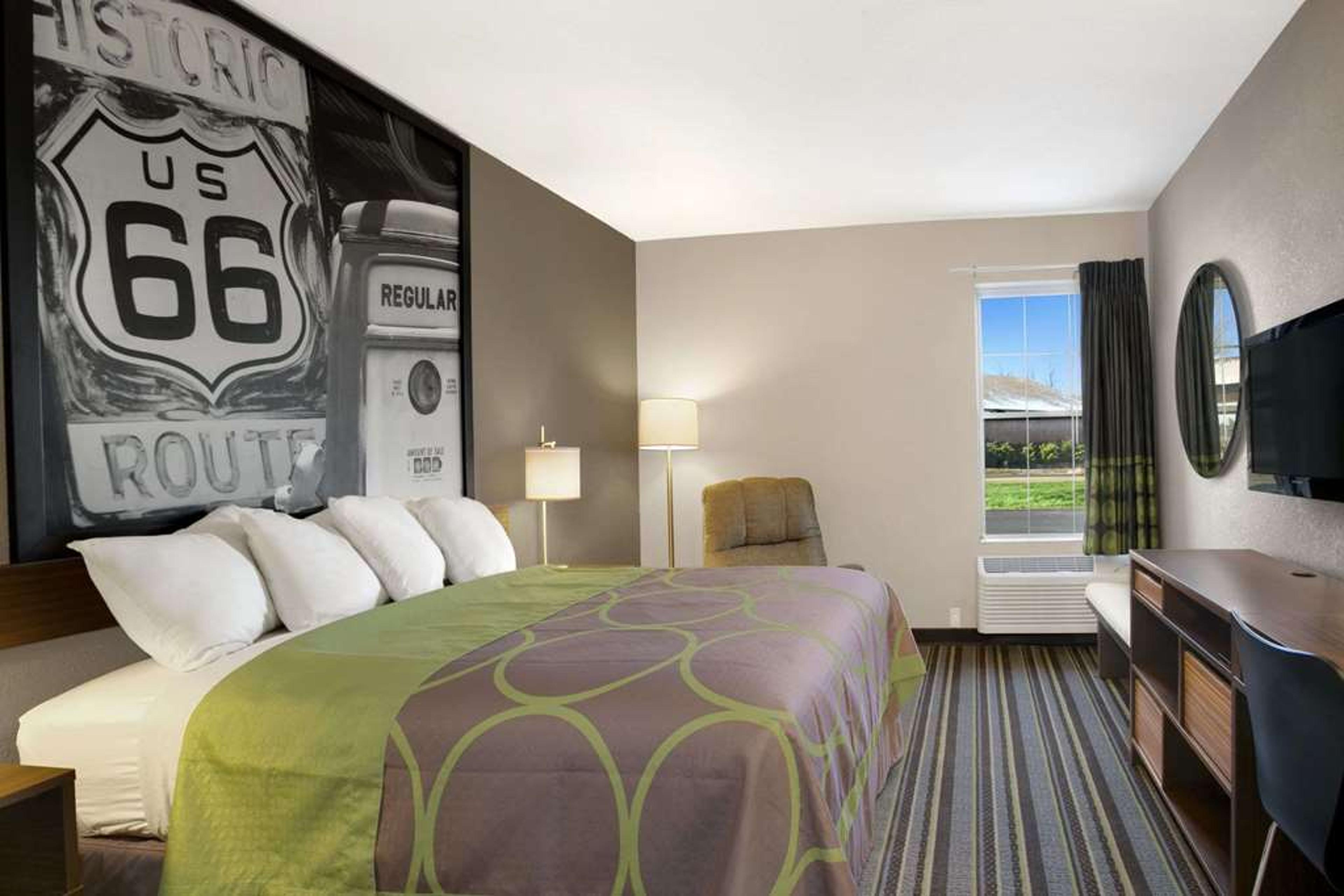 SUPER 8 BY WYNDHAM STRAFFORD/SPRING