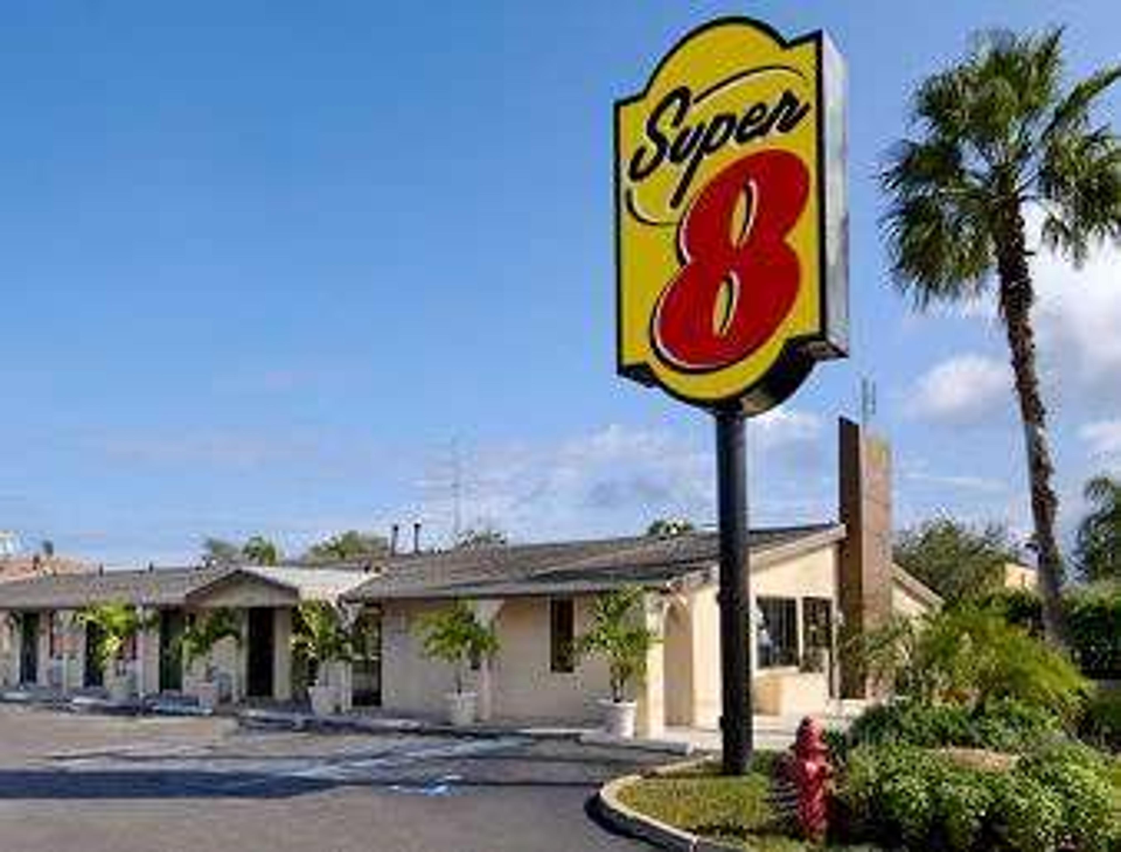 SUPER 8 BY WYNDHAM LANTANA WEST PAL