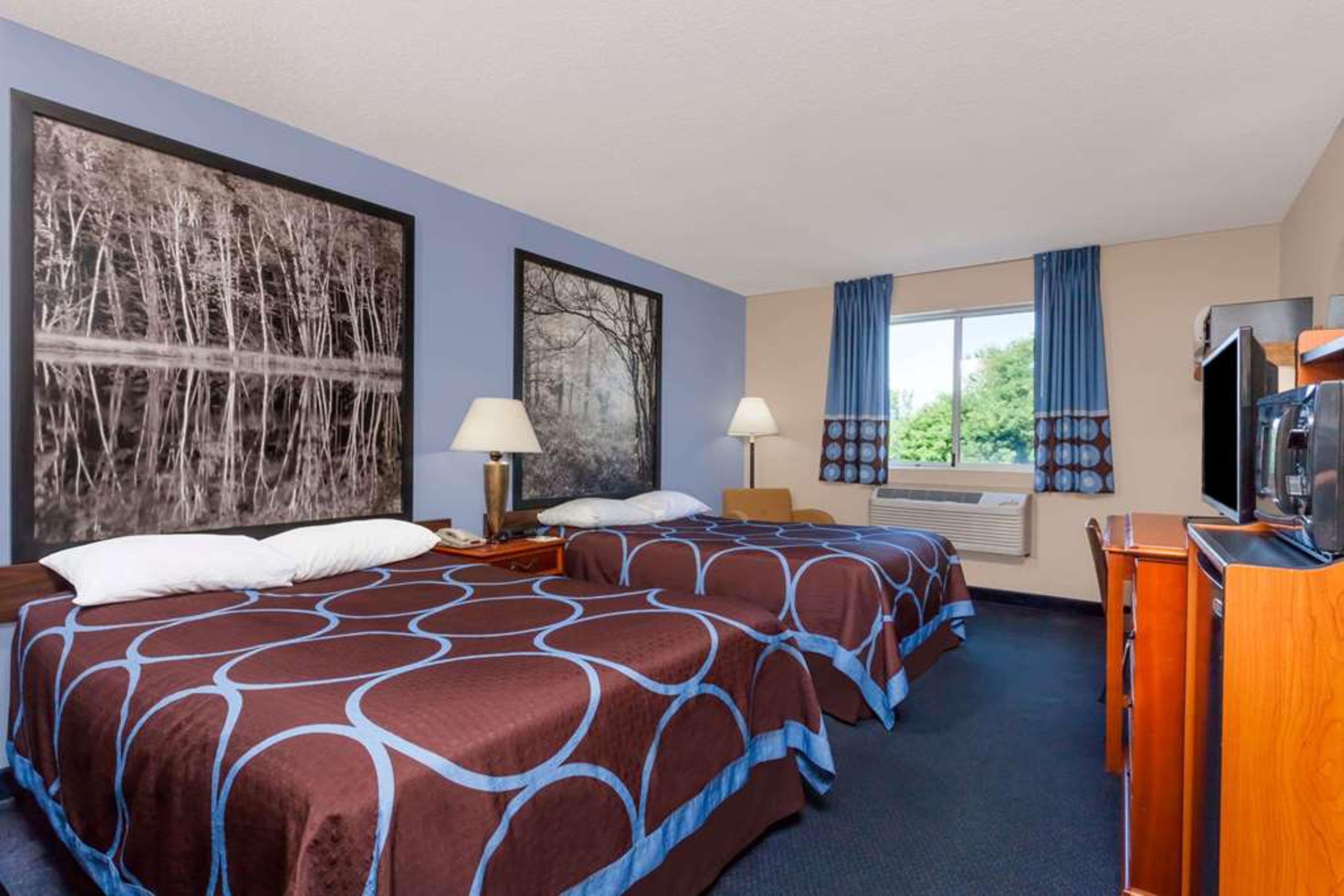 SUPER 8 BY WYNDHAM ADRIAN