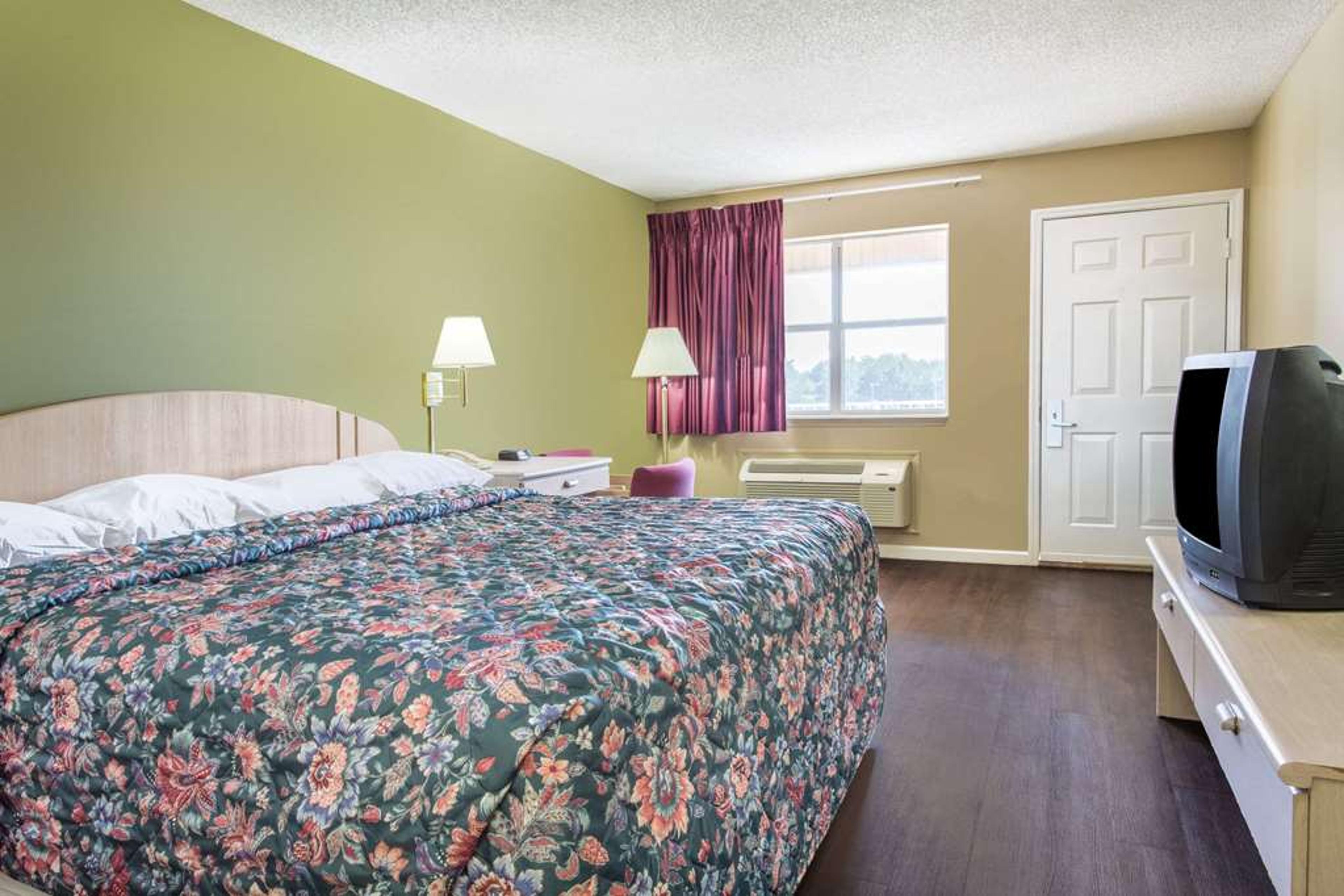SUPER 8 MONTICELLO