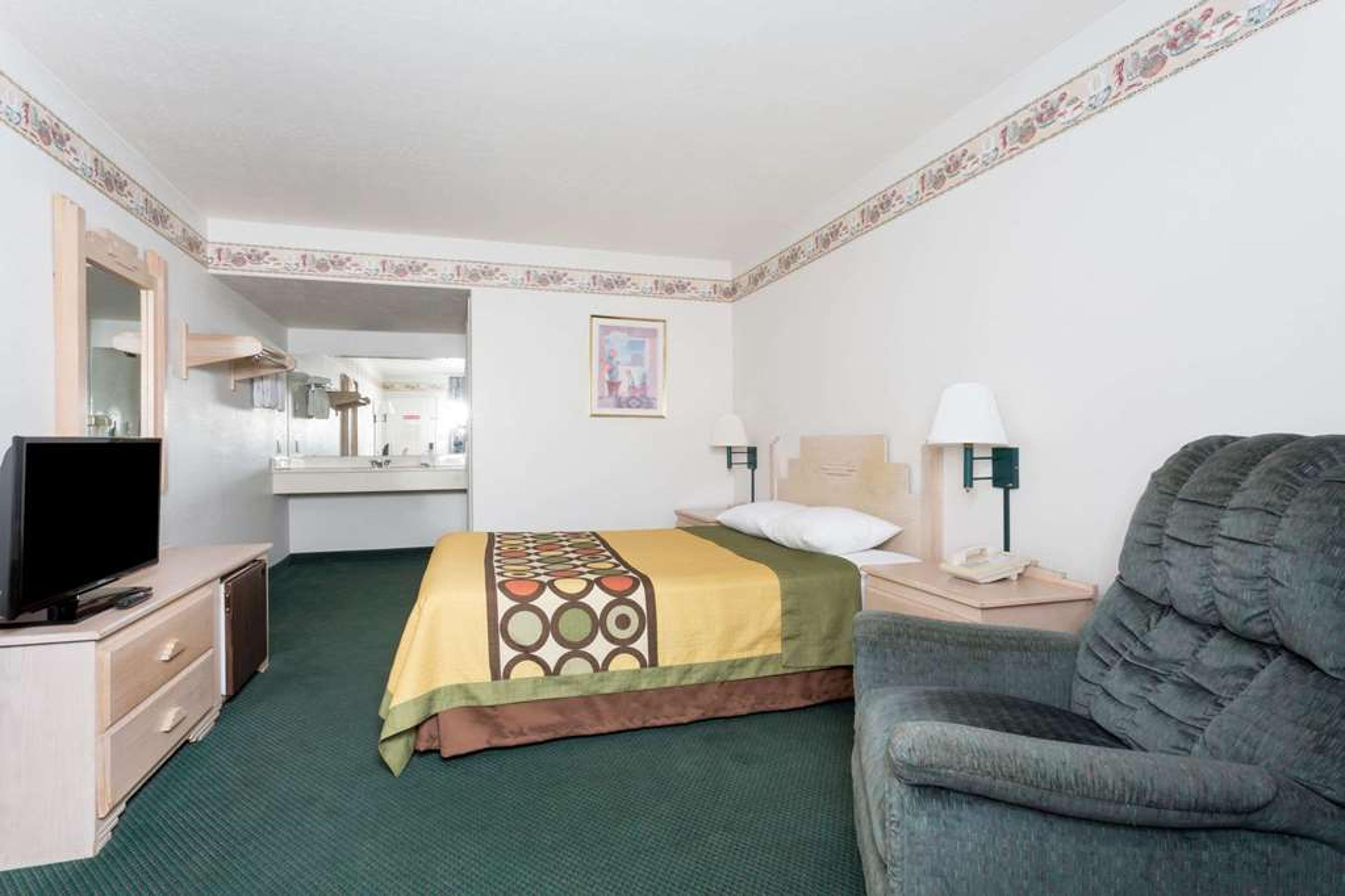 SUPER 8 BY WYNDHAM COTTONWOOD