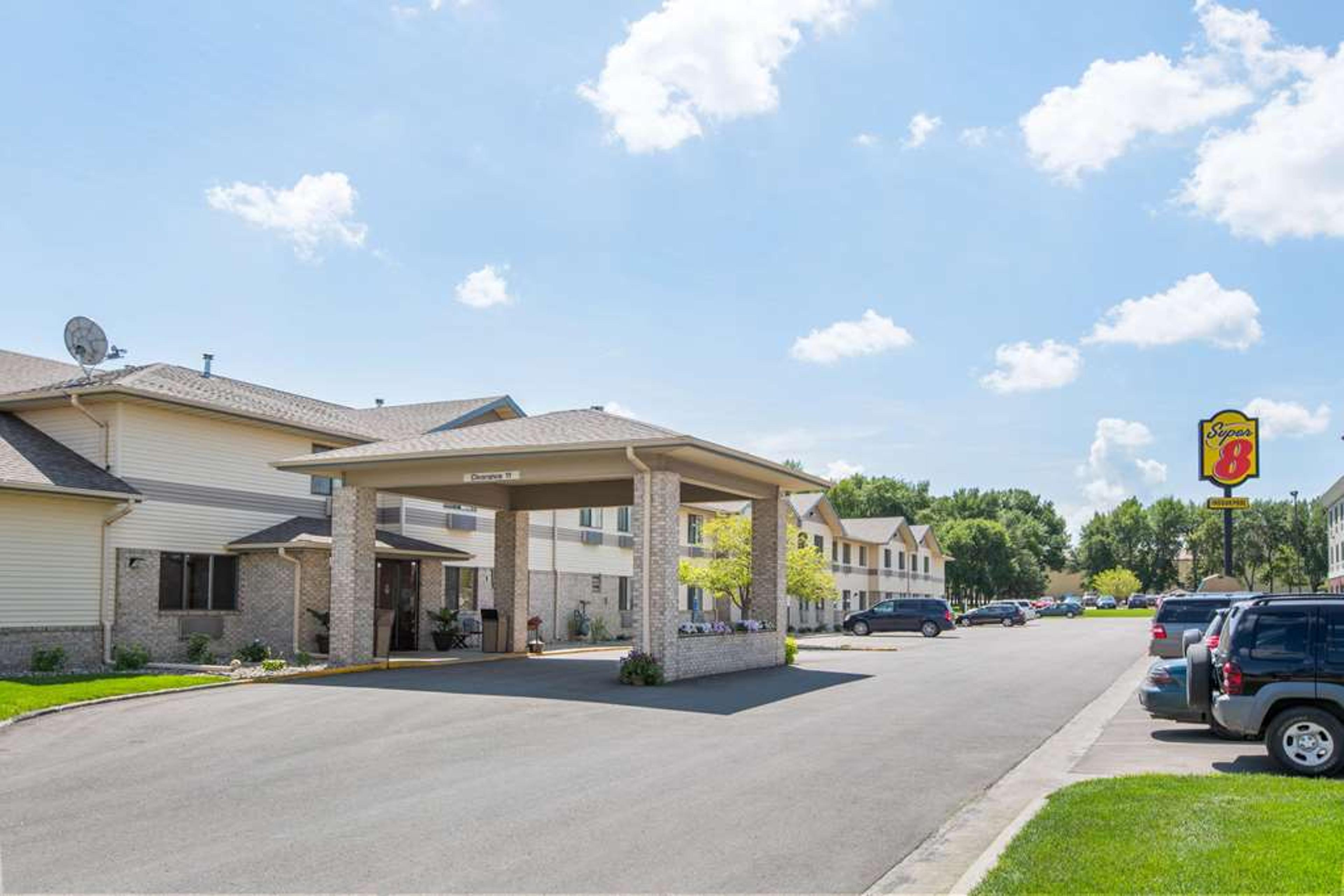 SUPER 8 BY WYNDHAM BROOKINGS