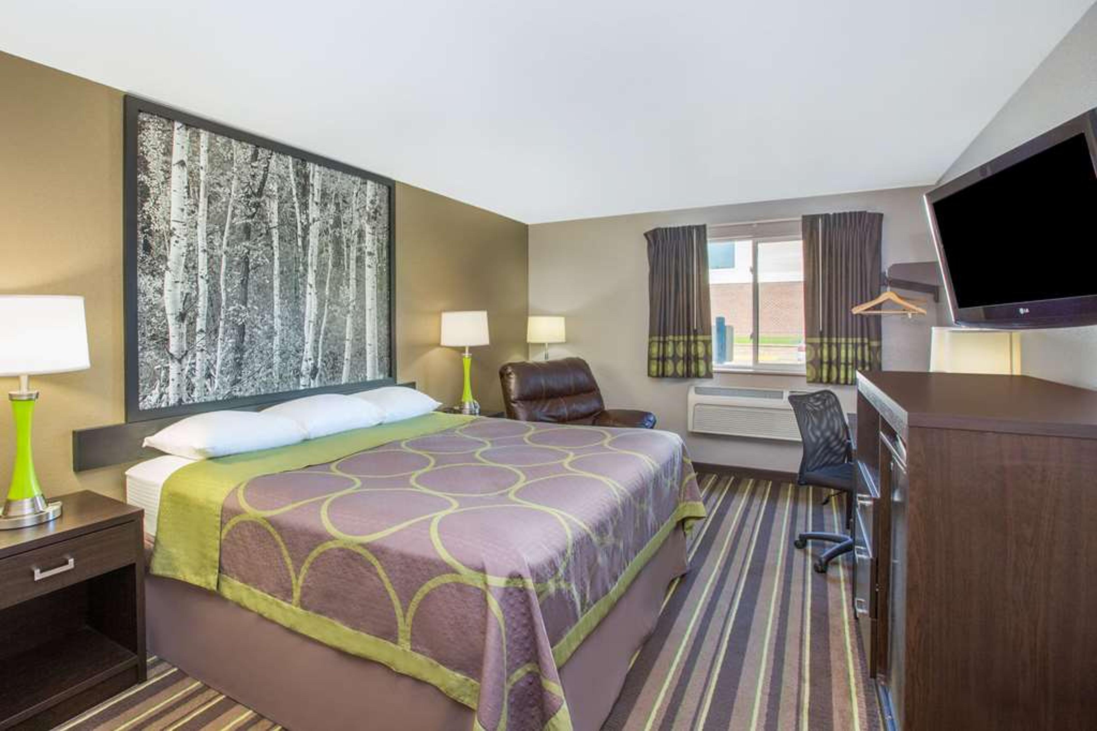 SUPER 8 BY WYNDHAM BROOKINGS