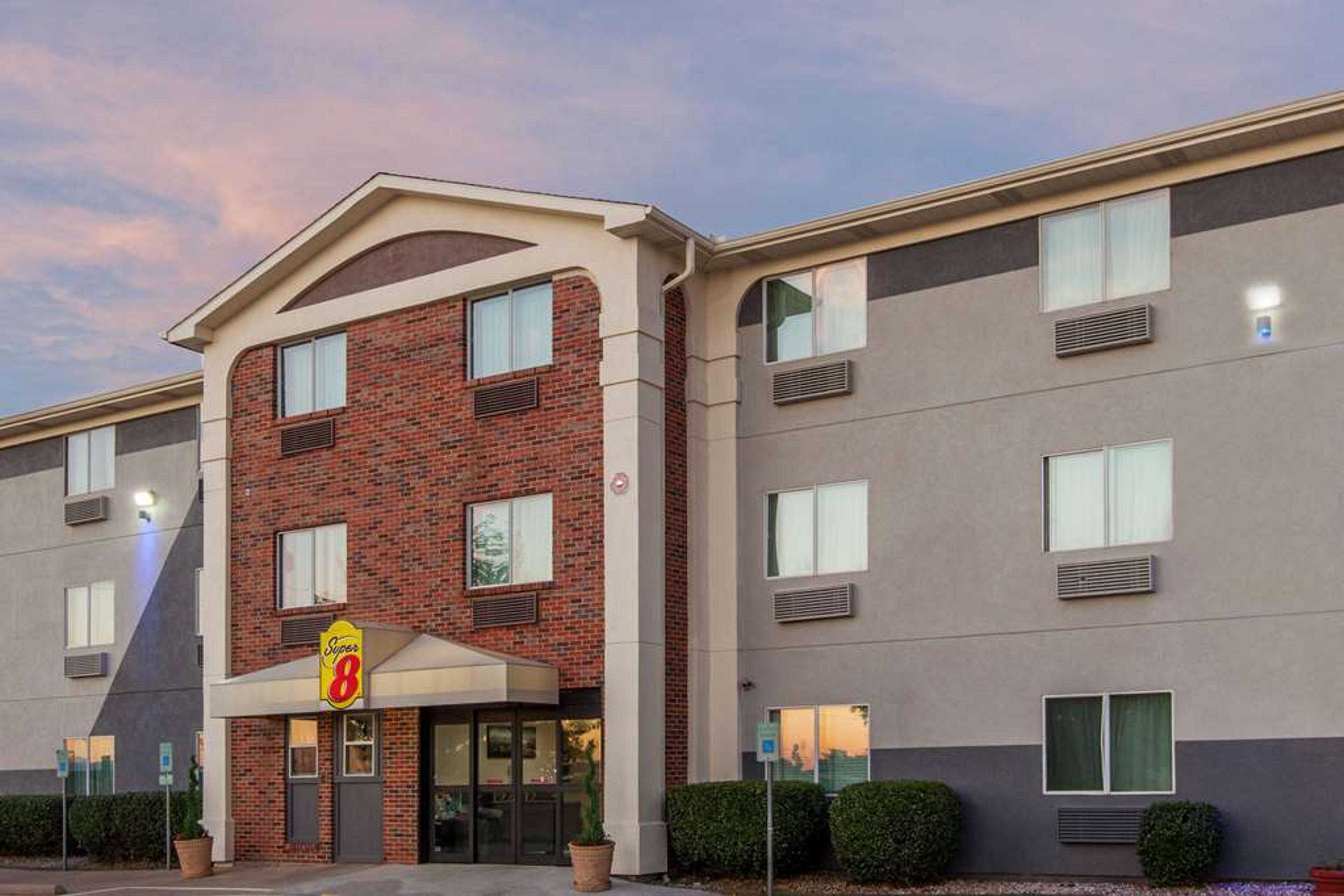SUPER 8 BY WYNDHAM BEDFORD DFW AIRP