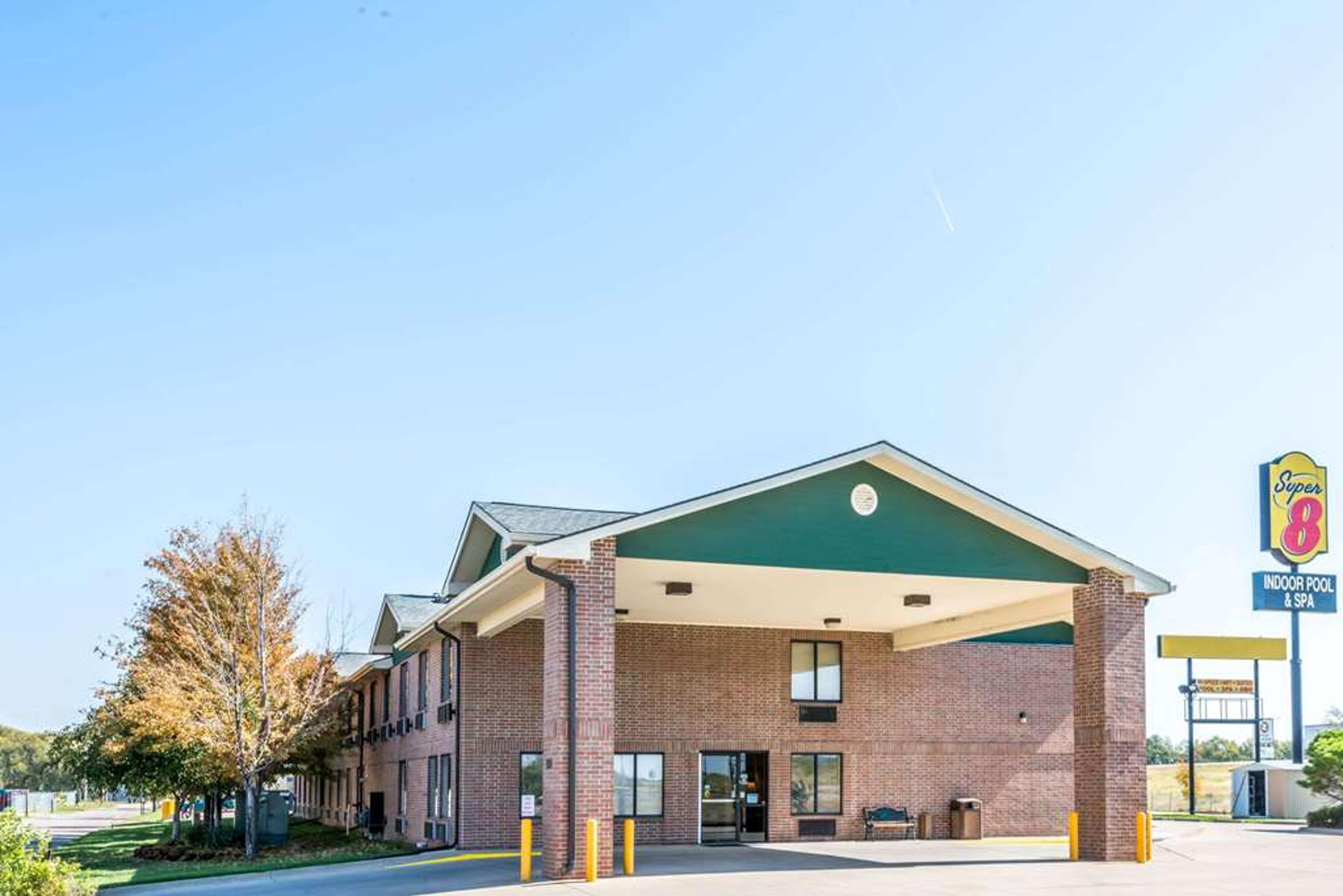 SUPER 8 BY WYNDHAM SALINA I-70