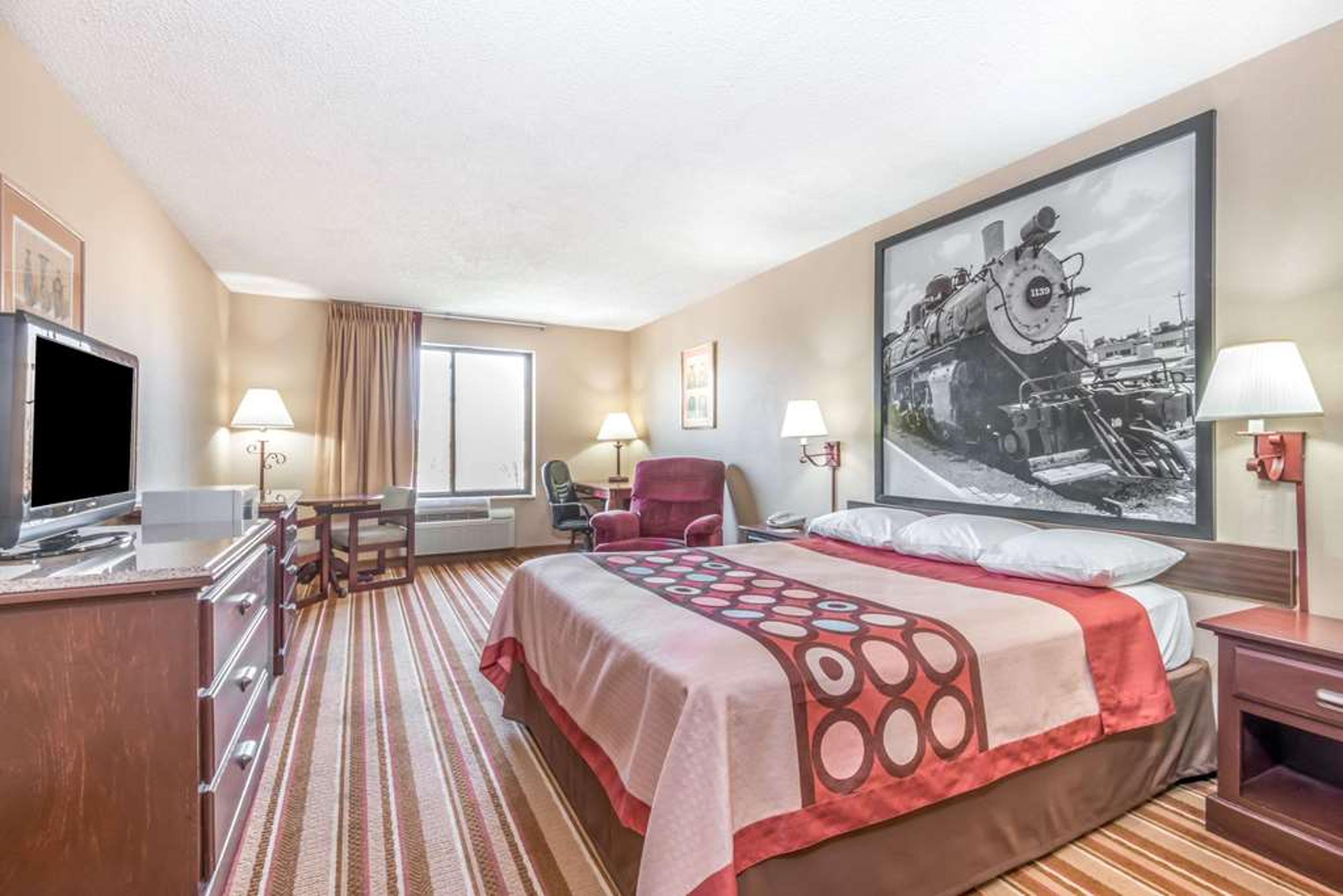 SUPER 8 BY WYNDHAM SALINA I-70